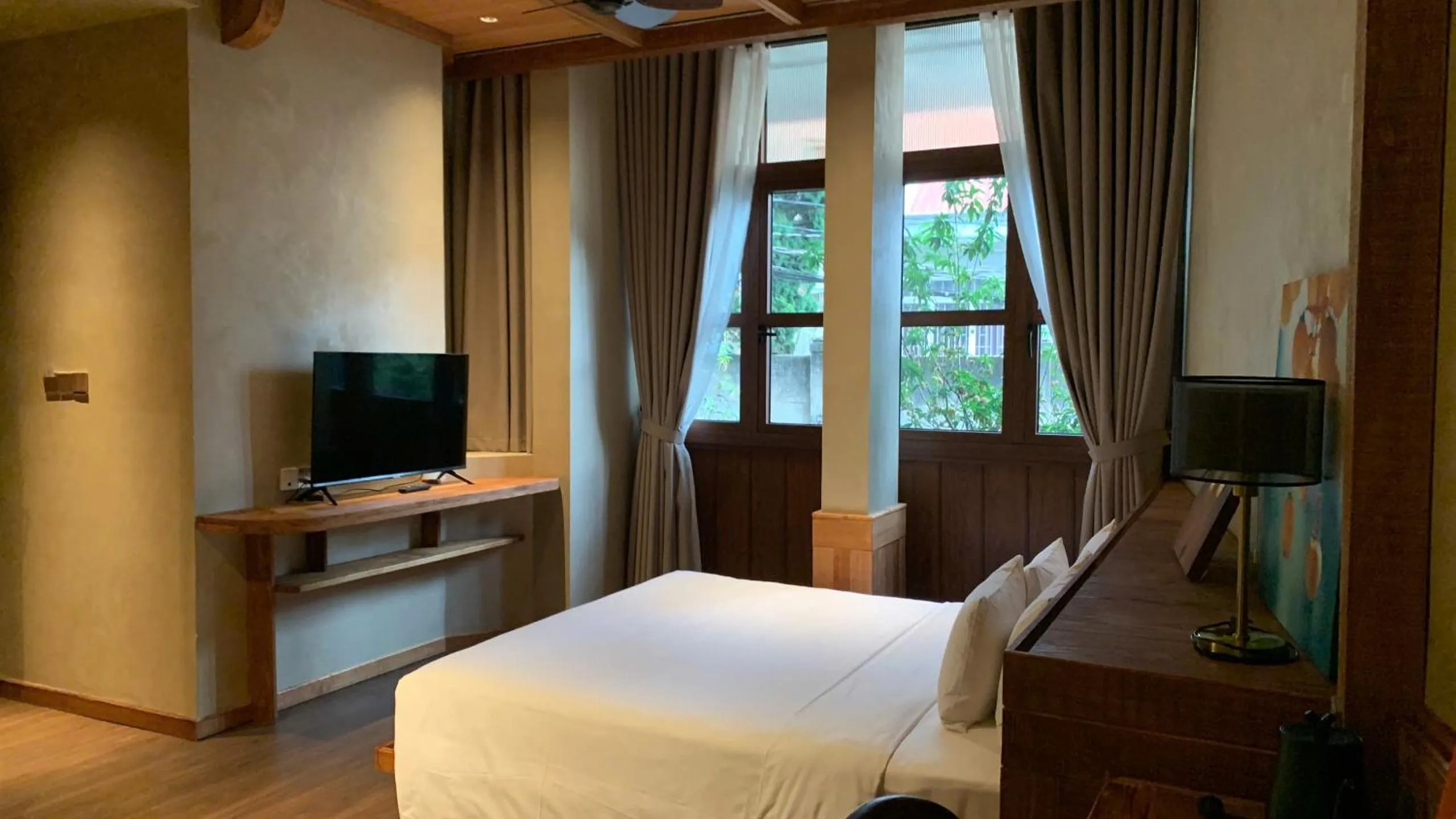 TV and multimedia, Bed in The Pink Boutique Hotel