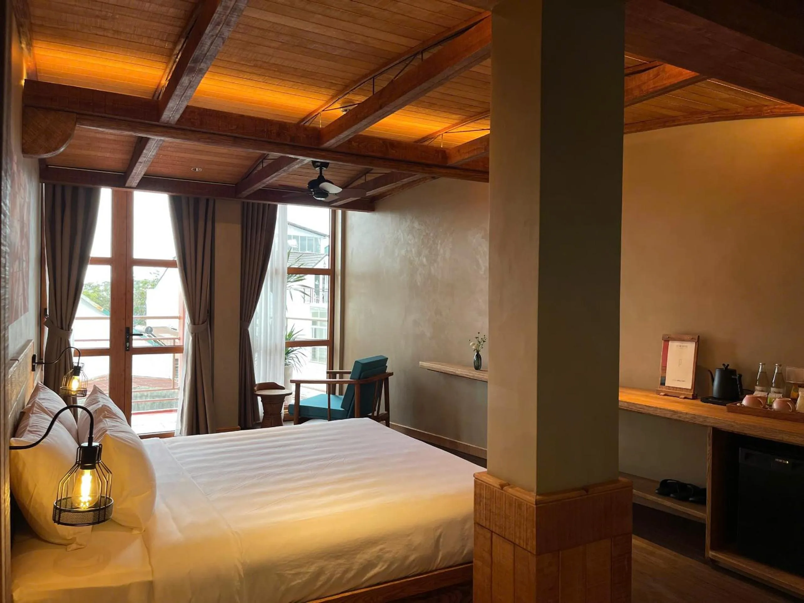 Photo of the whole room, Bed in The Pink Boutique Hotel