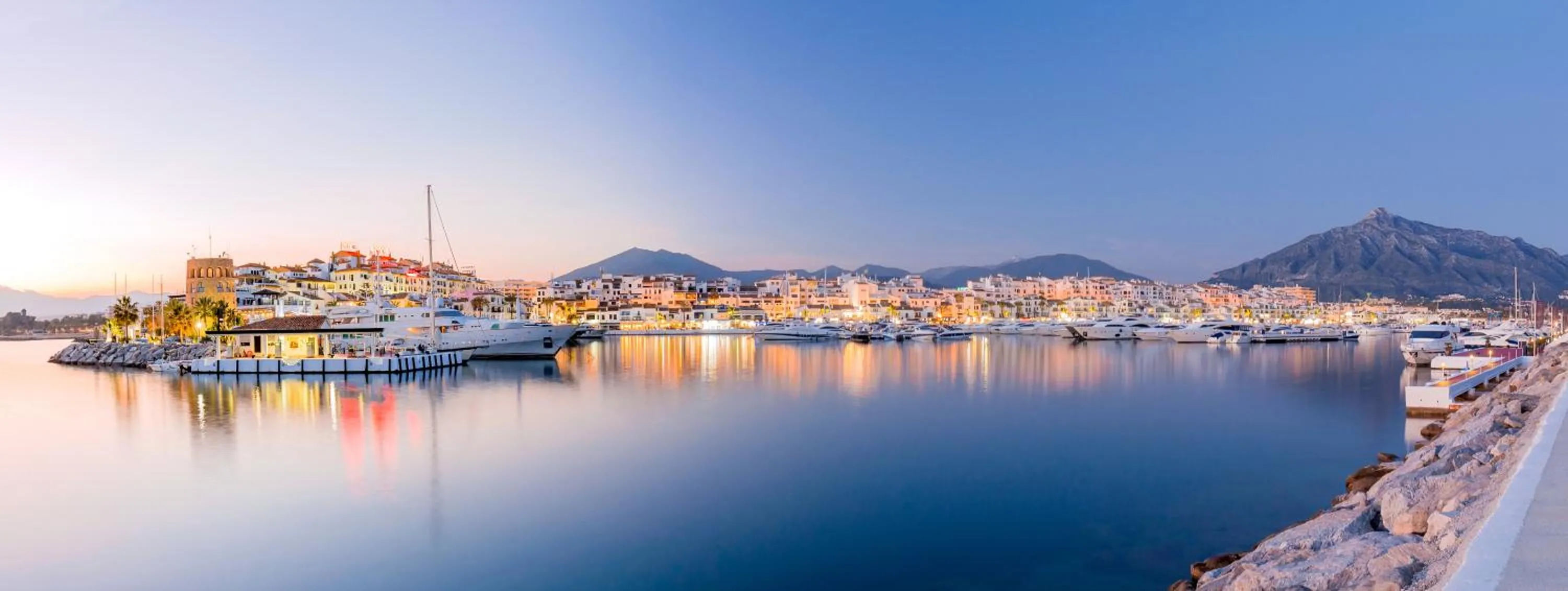 Neighbourhood in Atico Puerto Banus, Marbella