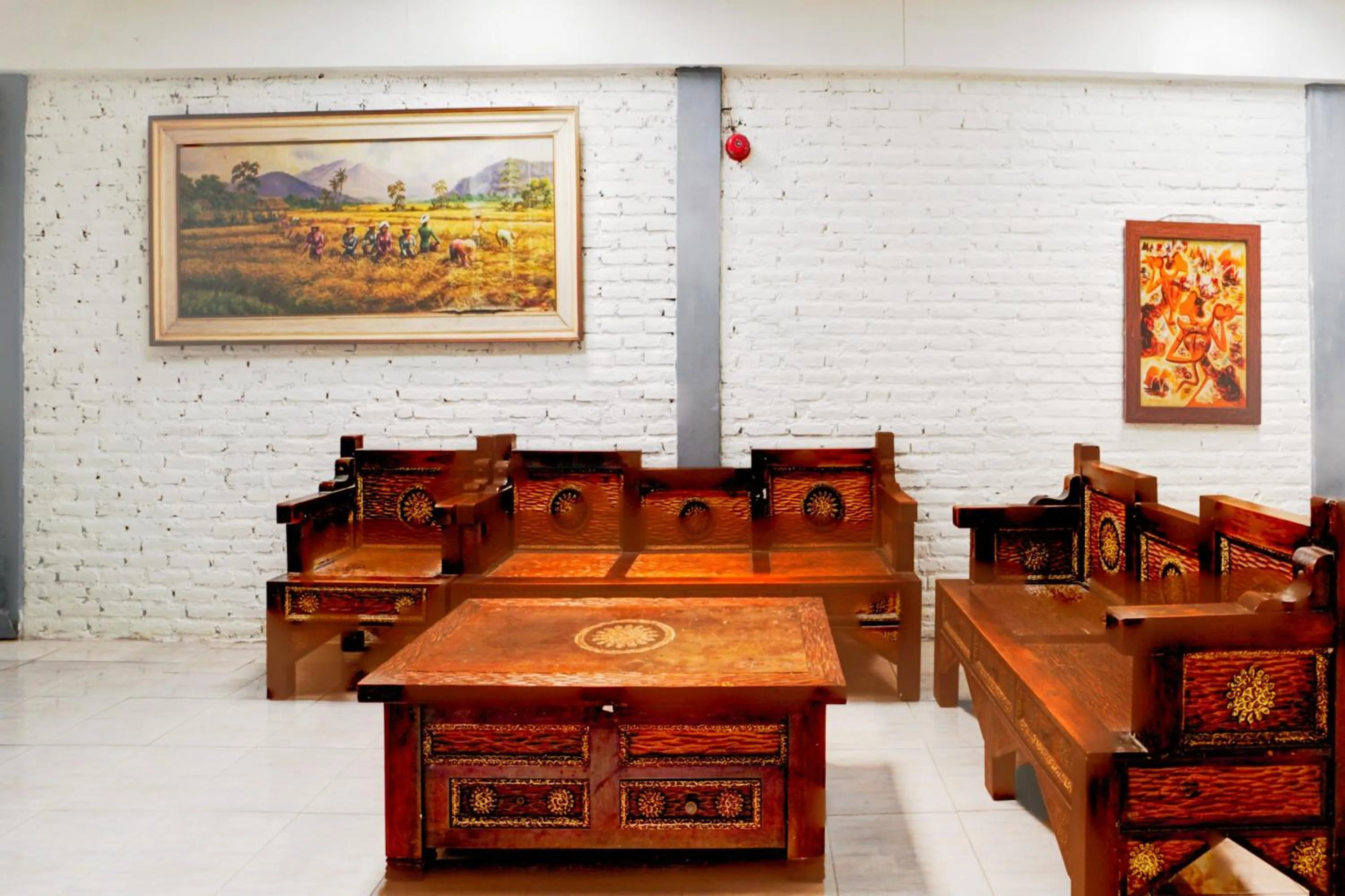 Lobby or reception in Hotel O Bungurasih Near Juanda International Airport Formerly Griya Waru Hotel