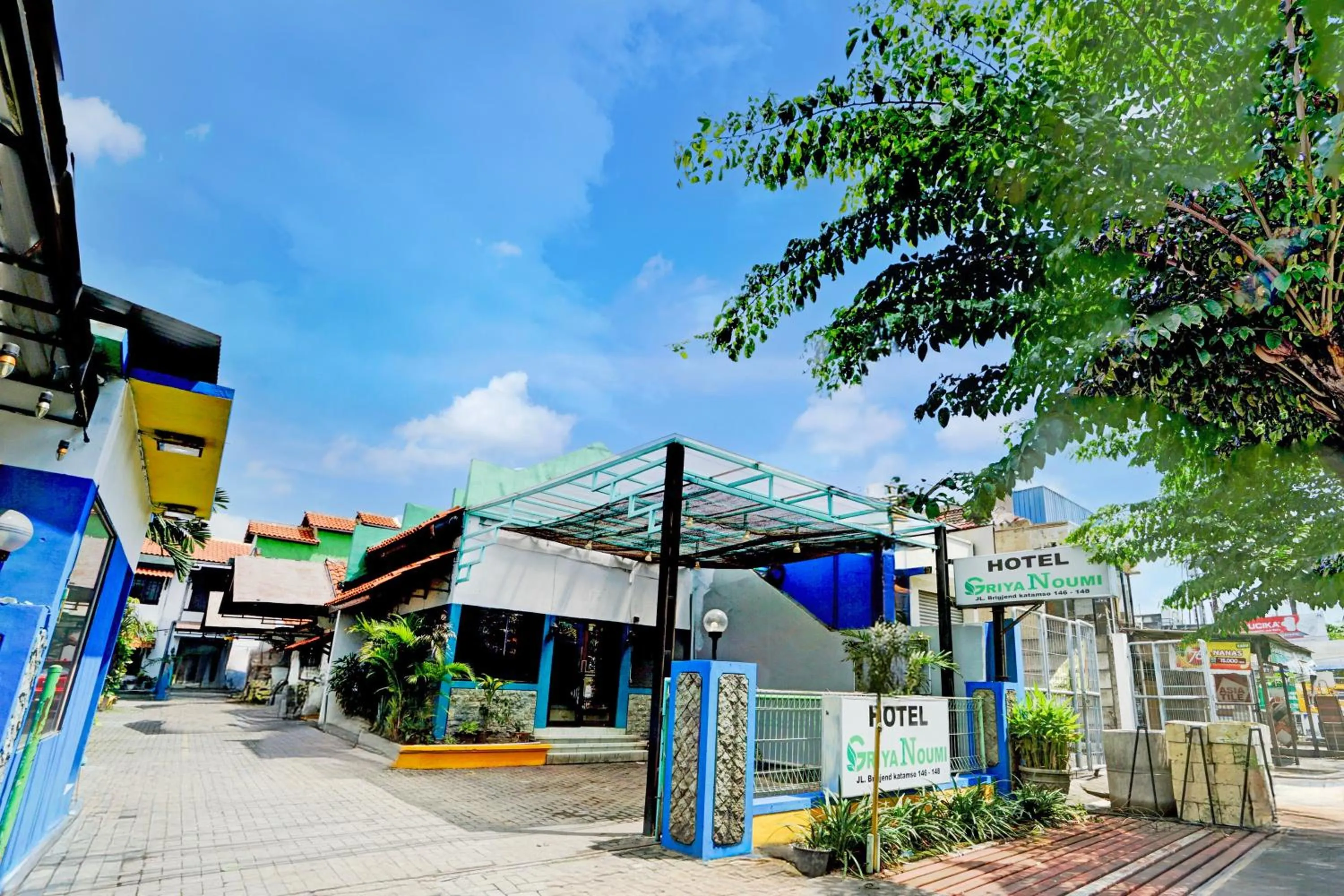 Facade/entrance in Hotel O Bungurasih Near Juanda International Airport Formerly Griya Waru Hotel