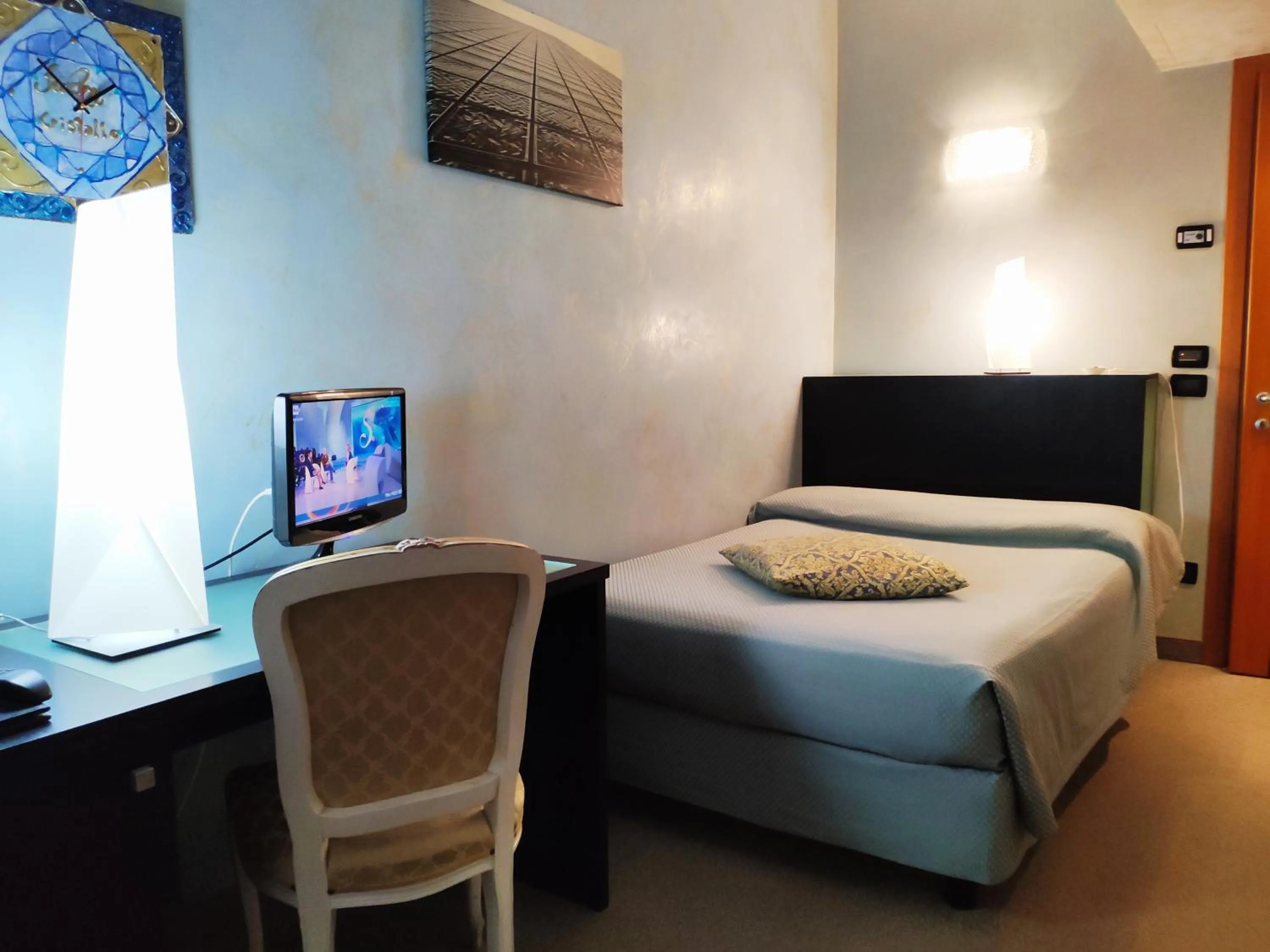 Photo of the whole room, Bed in Hotel Feel Inn Venice Airport