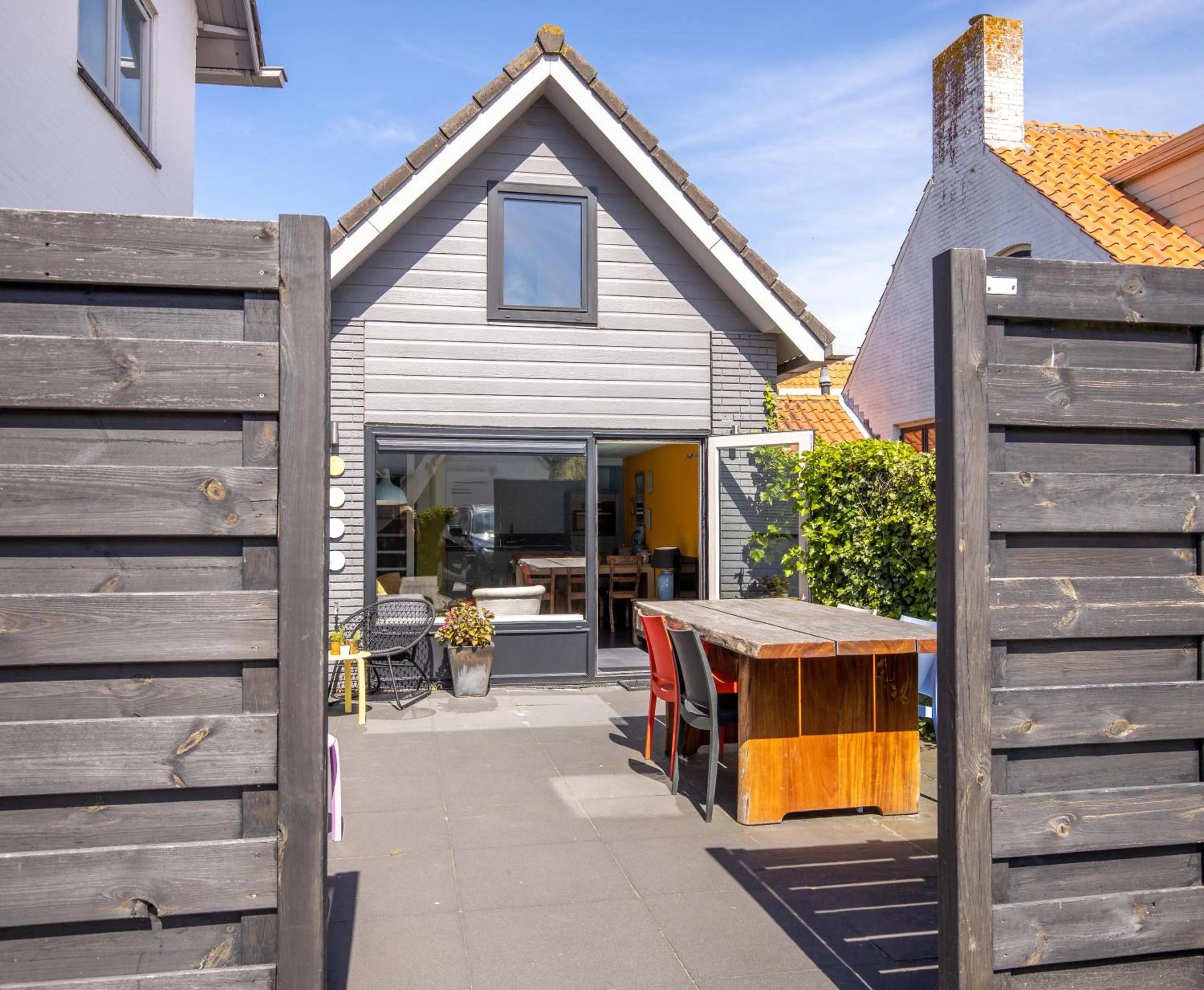 Property building in Hotel Domburg4you