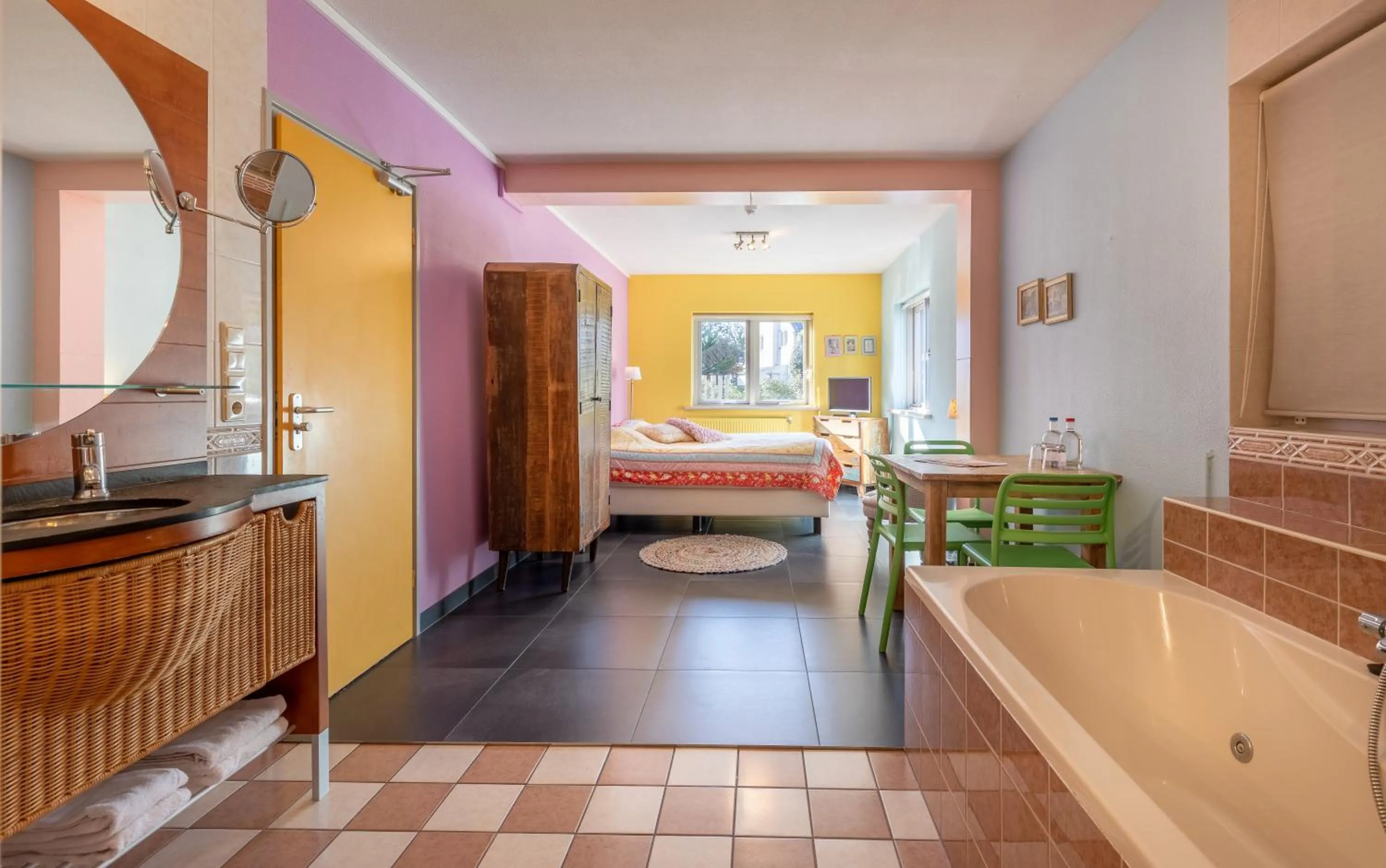 Hot Tub, Bed in Hotel Domburg4you