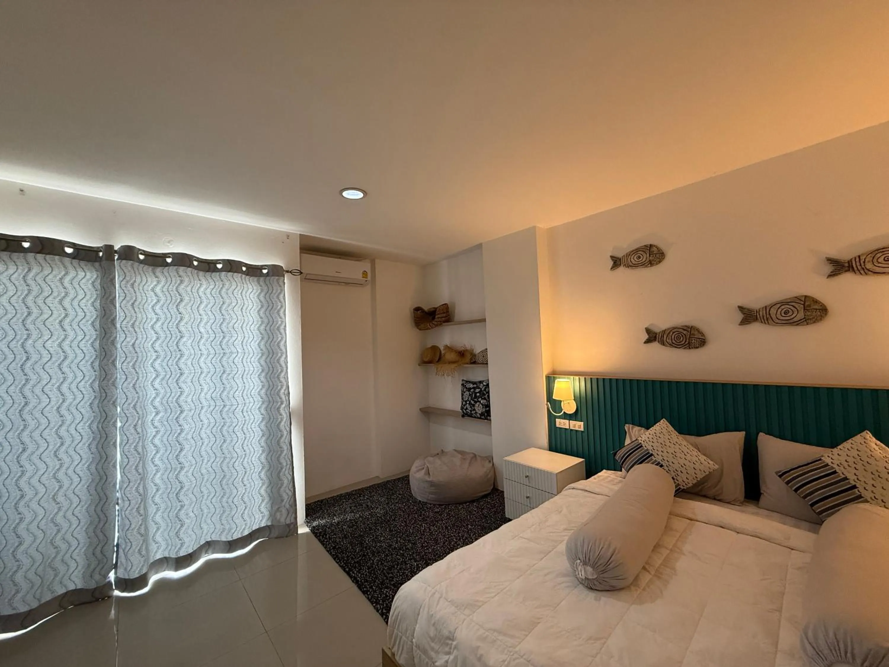 Photo of the whole room, Bed in Five Loaves Beds Patong