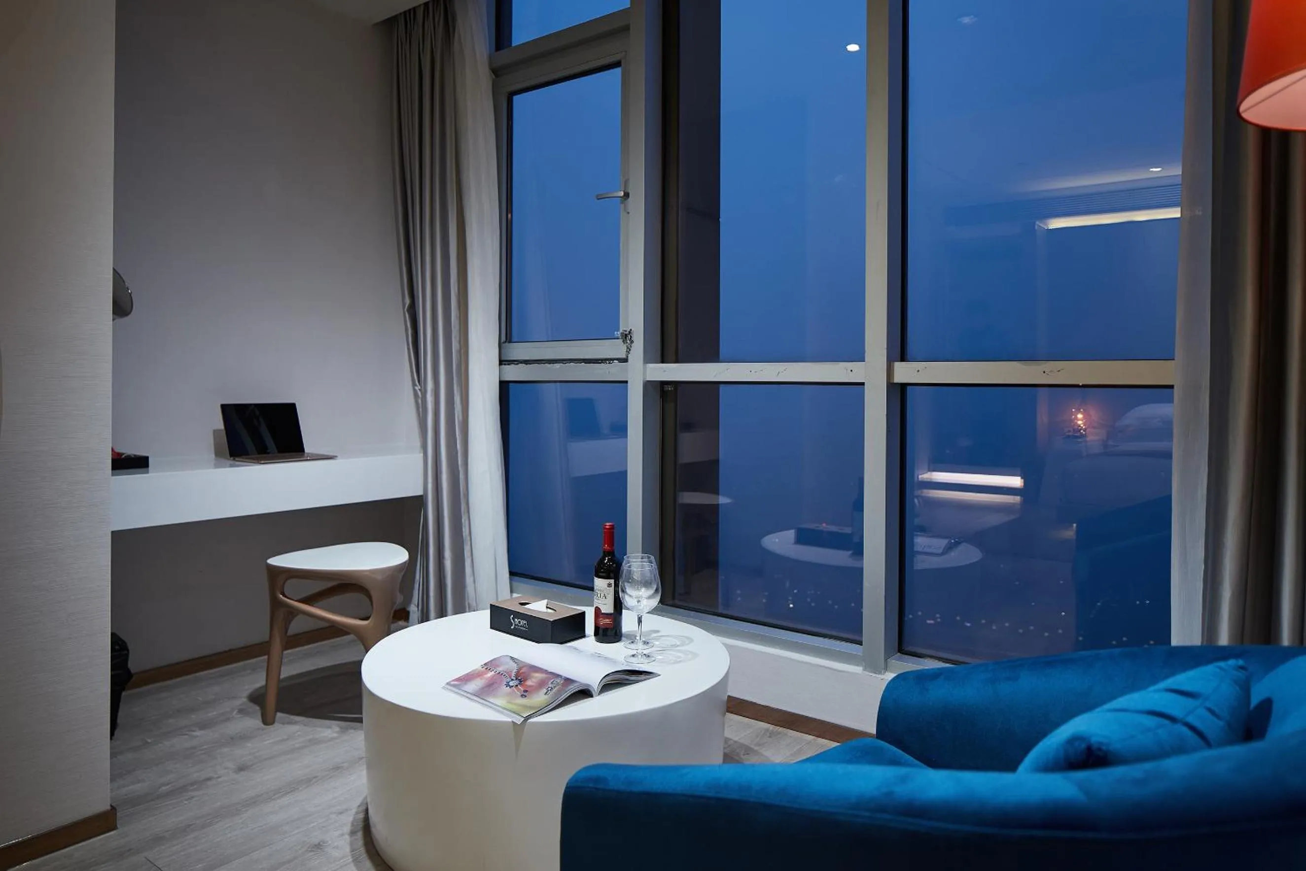 Seating area in m58 Sky Sunset Hotel-Chongqing jiefangbei Yuanduan Zhiyan