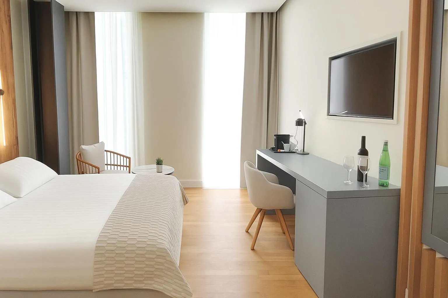 Bed in Elite Patras Suites