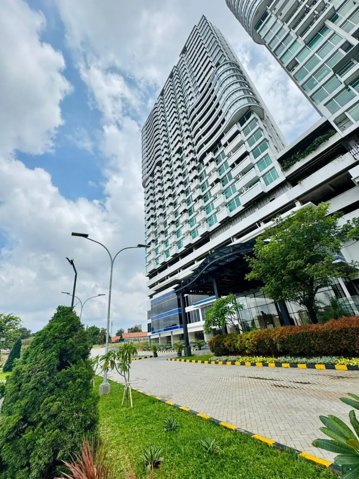Property building in Howard Johnson By Wyndham Tangerang Property building in Howard Johnson By Wyndham Tangerang
