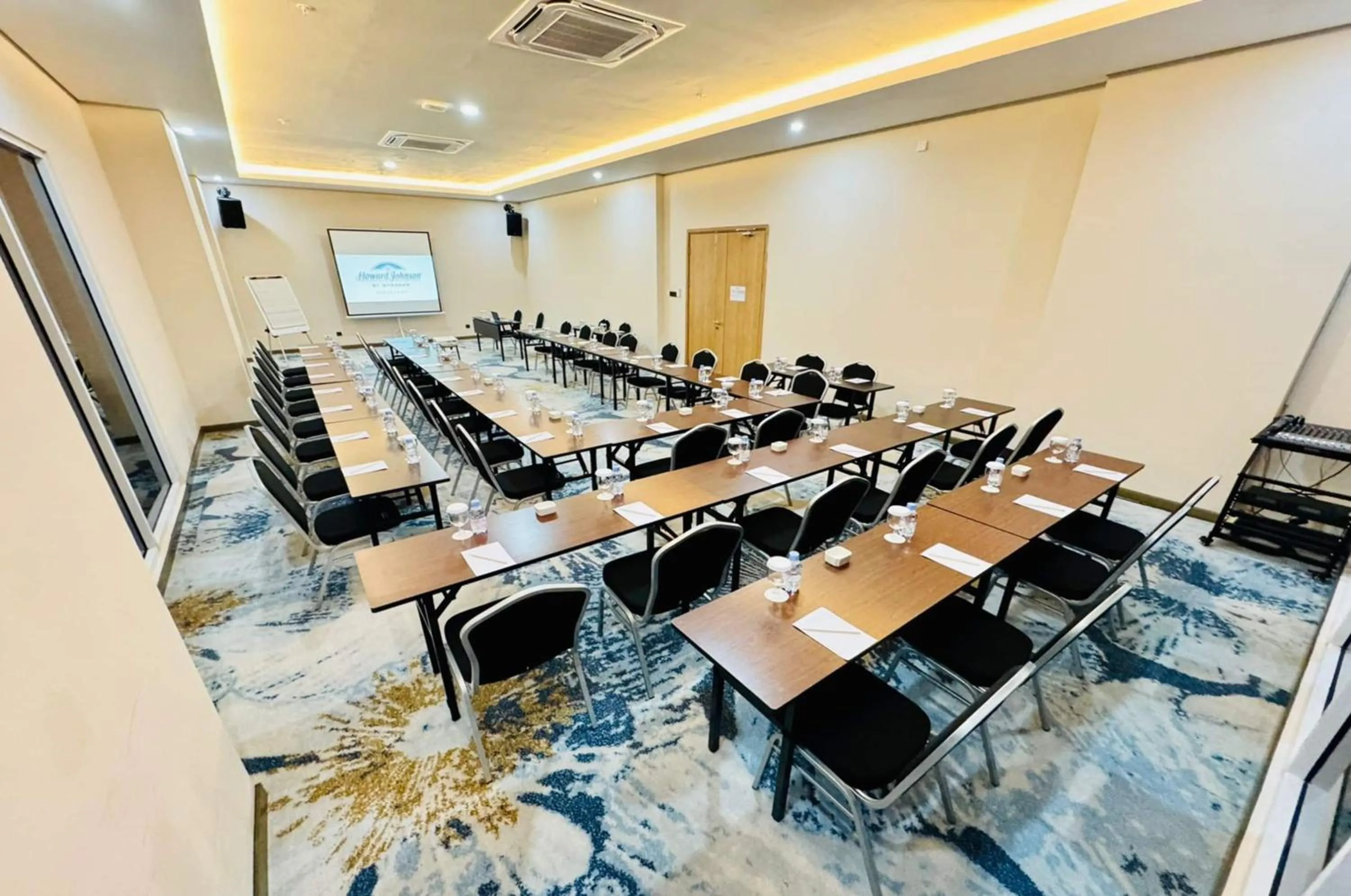 Meeting/conference room in Howard Johnson By Wyndham Tangerang