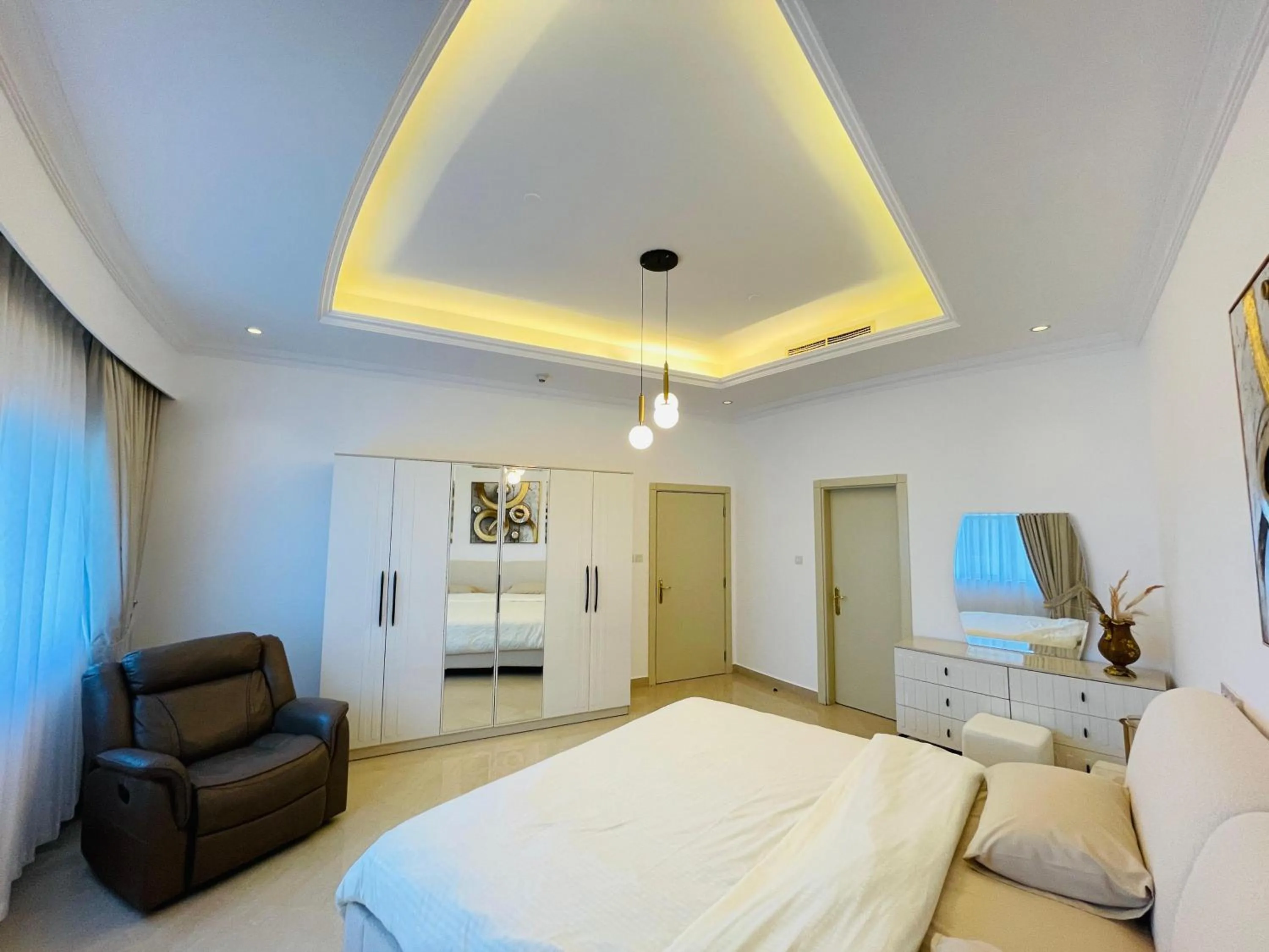 Bedroom, Bed in Al Hamra Residence