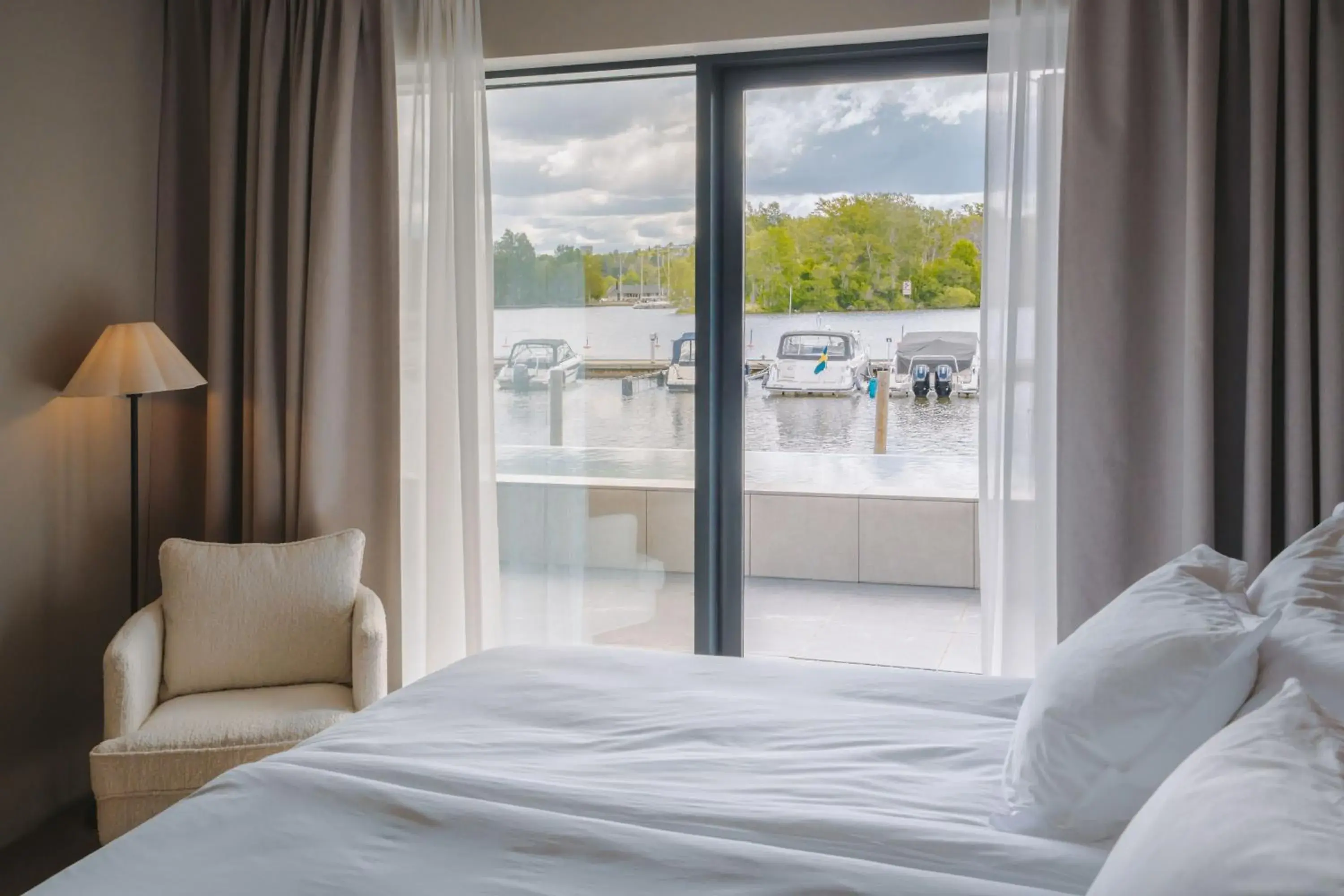 Twin Room with Lake View - single occupancy in Season Hotel Twin Room with Lake View - single occupancy in Season Hotel