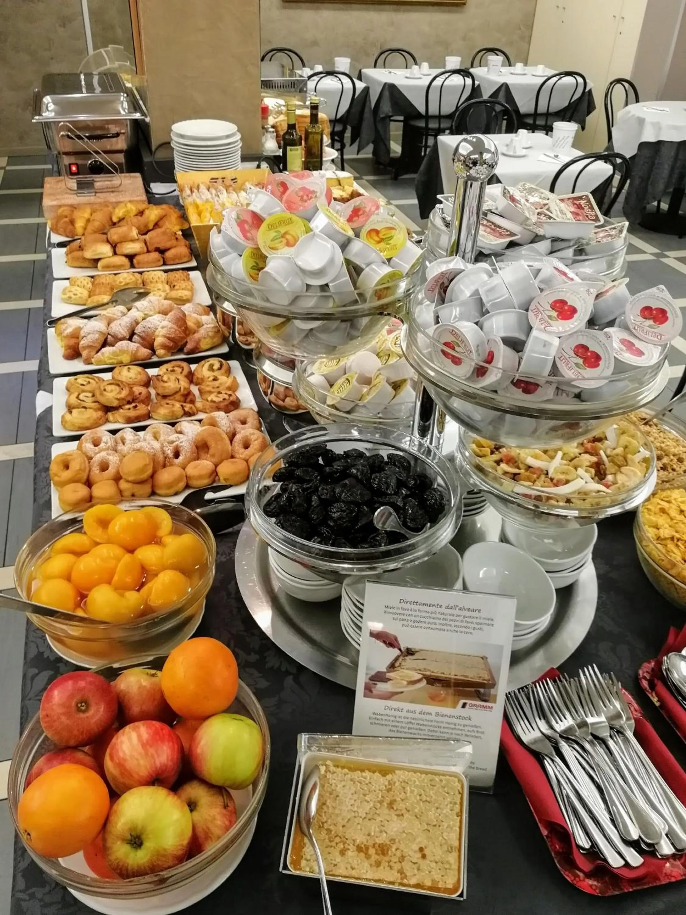 Buffet breakfast in Guesthouse Verona