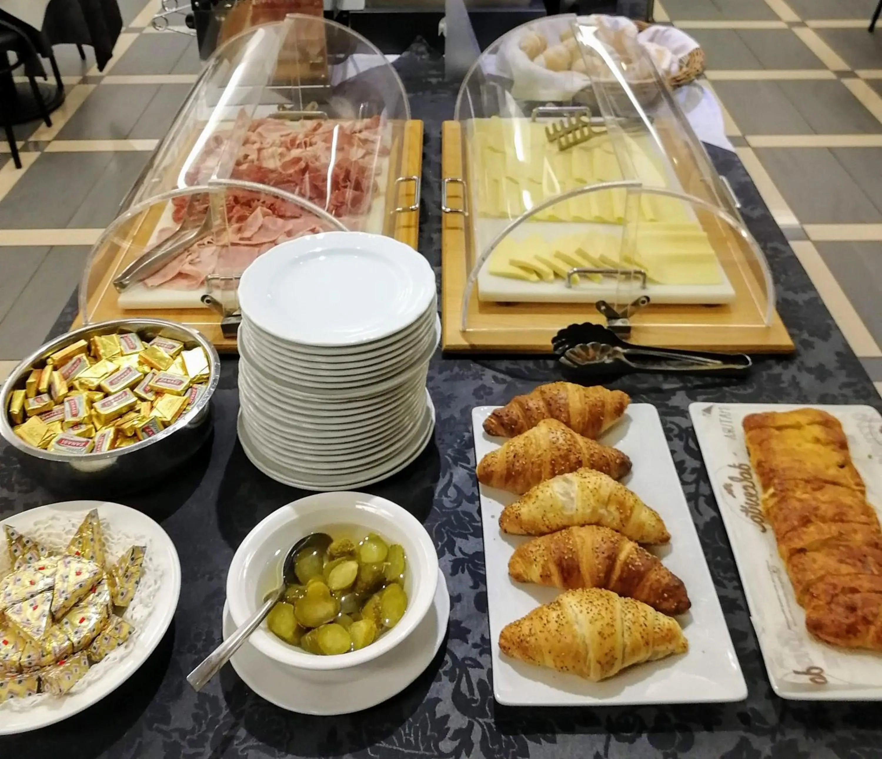 Buffet breakfast in Guesthouse Verona