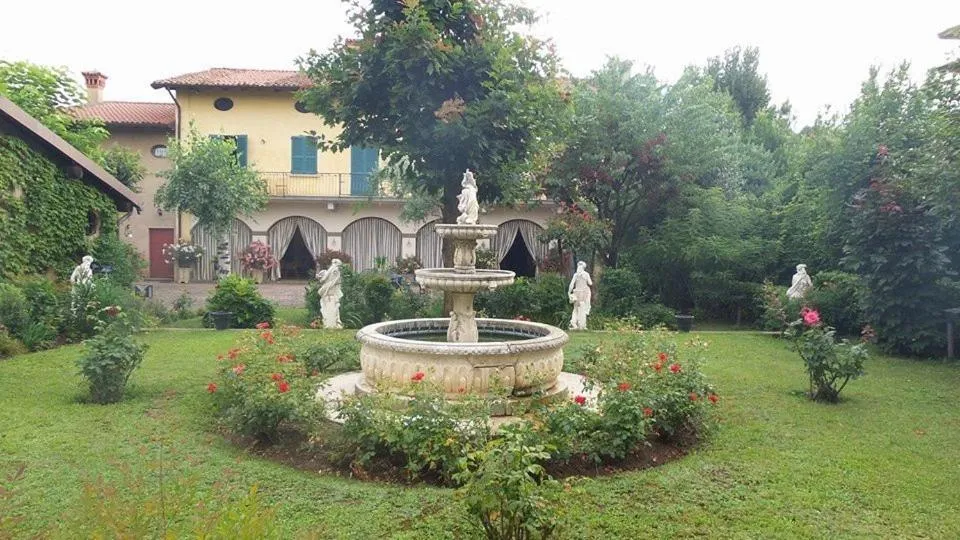 Property building in Cascina CORTEPRIMAVERA, B&B del Baliot