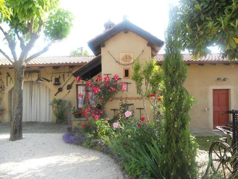 Facade/entrance in Cascina CORTEPRIMAVERA, B&B del Baliot