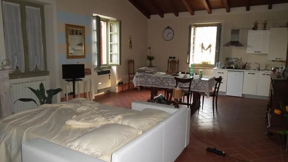 Photo of the whole room, Bed in Cascina CORTEPRIMAVERA, B&B del Baliot