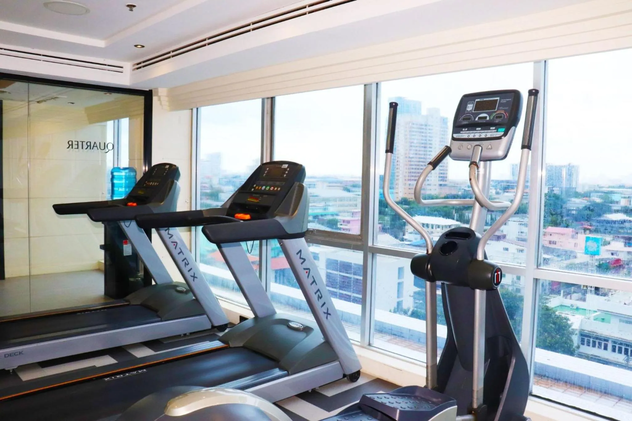 Fitness centre/facilities in The Quarter Saphankhwai by UHG