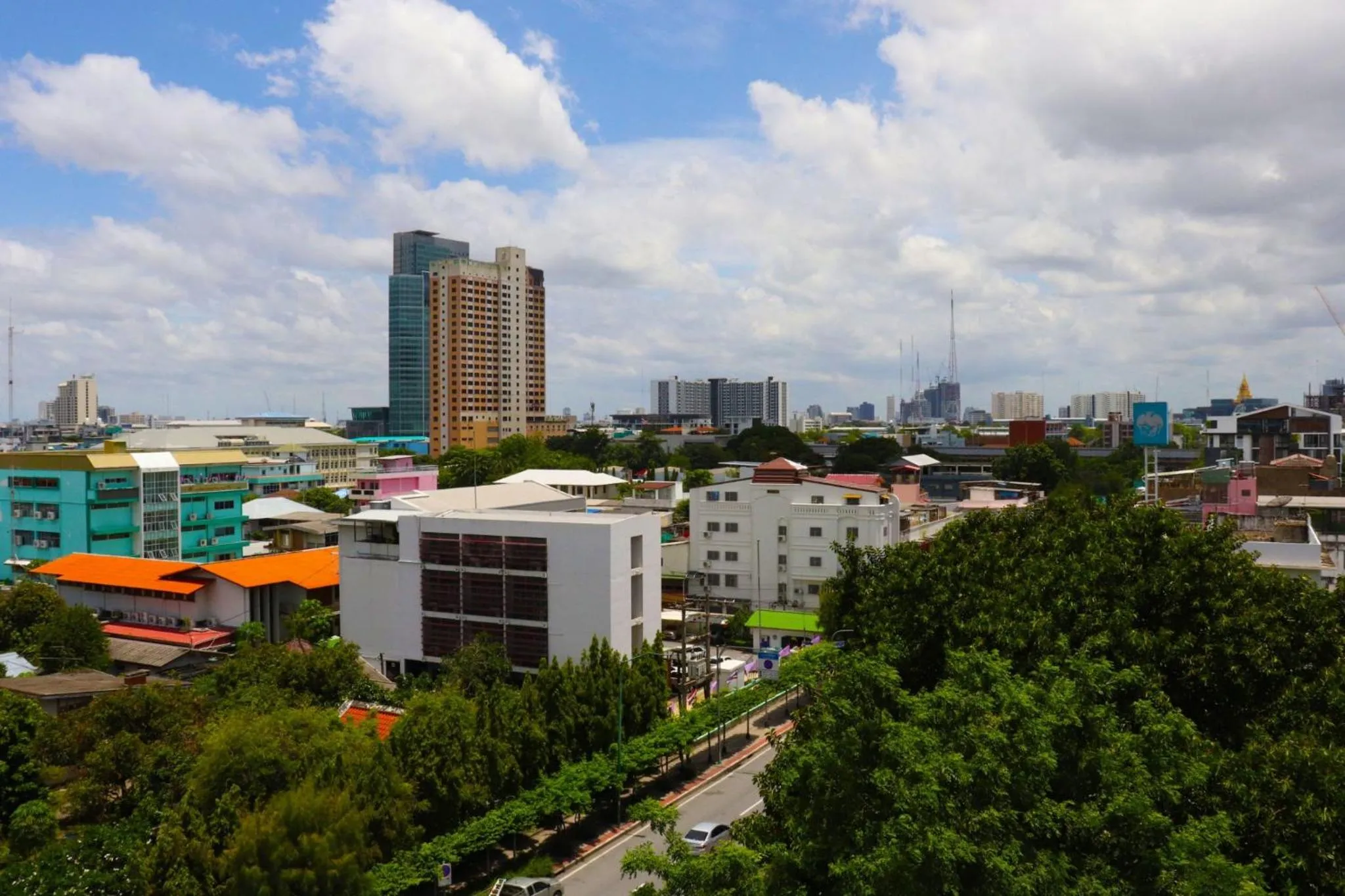 Day in The Quarter Saphankhwai by UHG