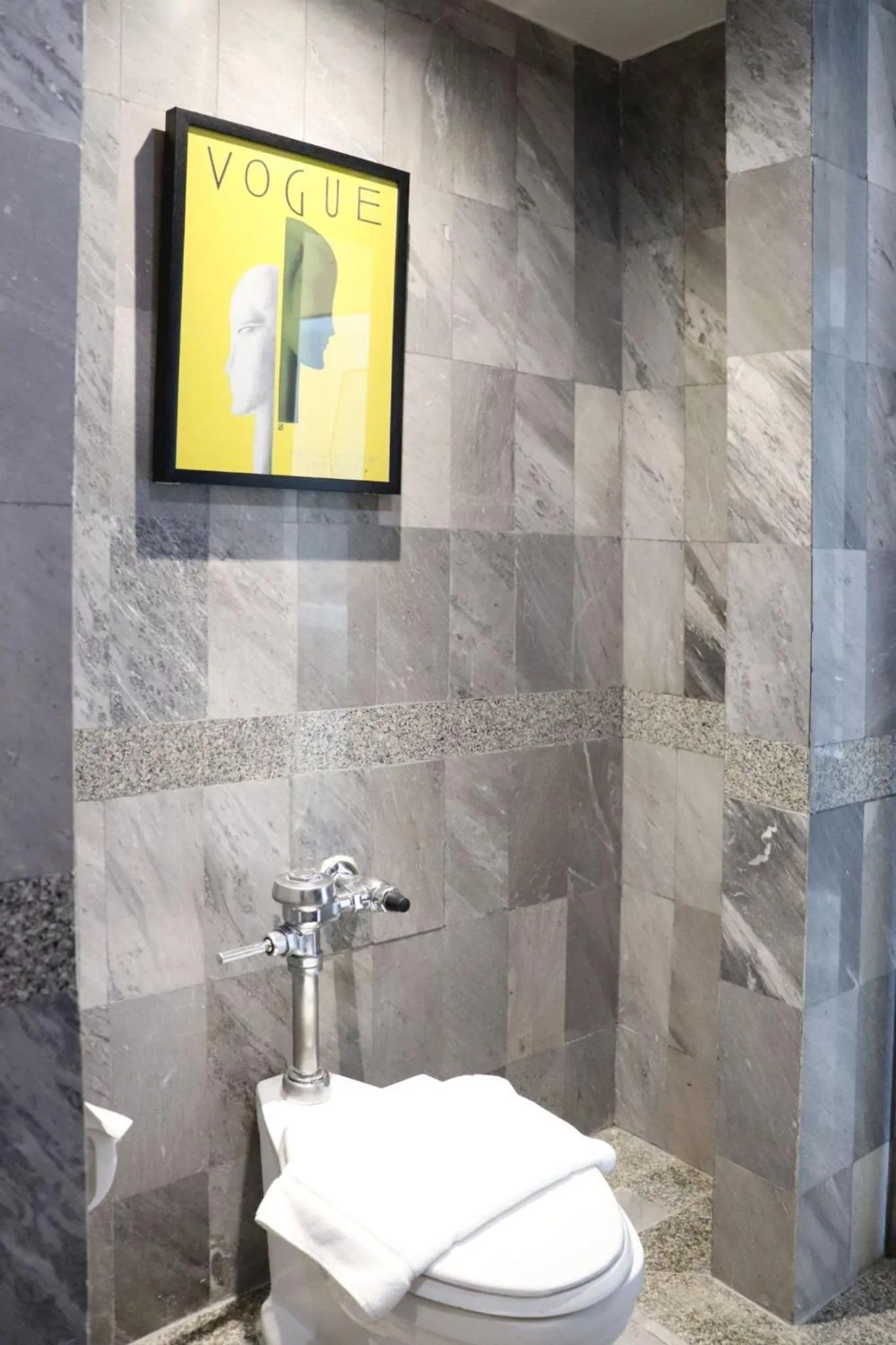 Toilet in The Quarter Saphankhwai by UHG