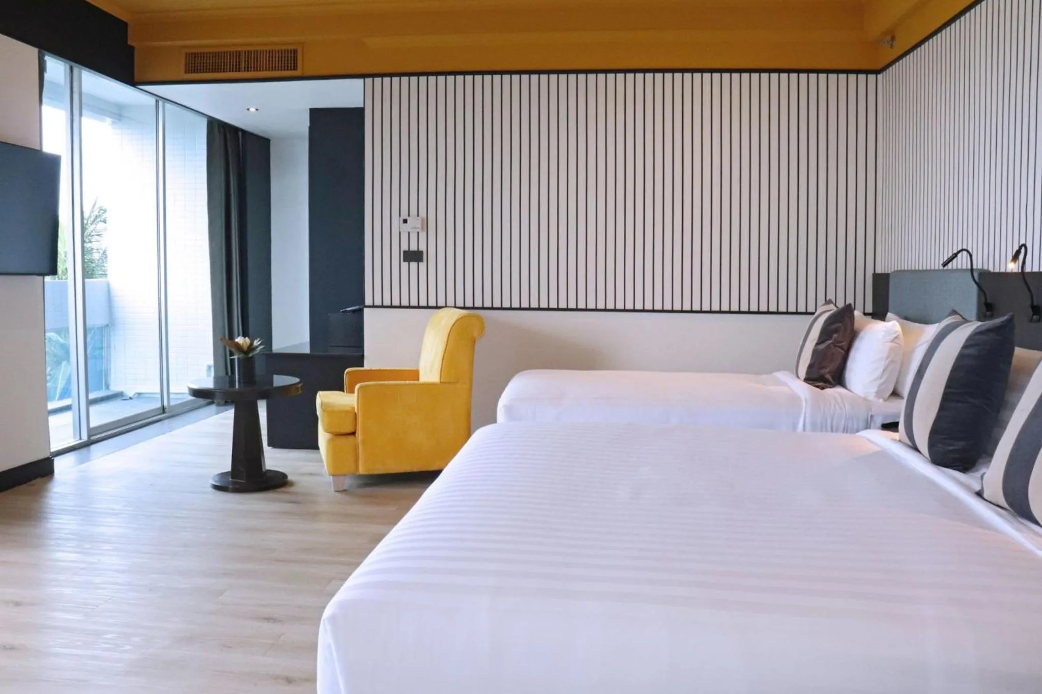 Bedroom, Bed in The Quarter Saphankhwai by UHG