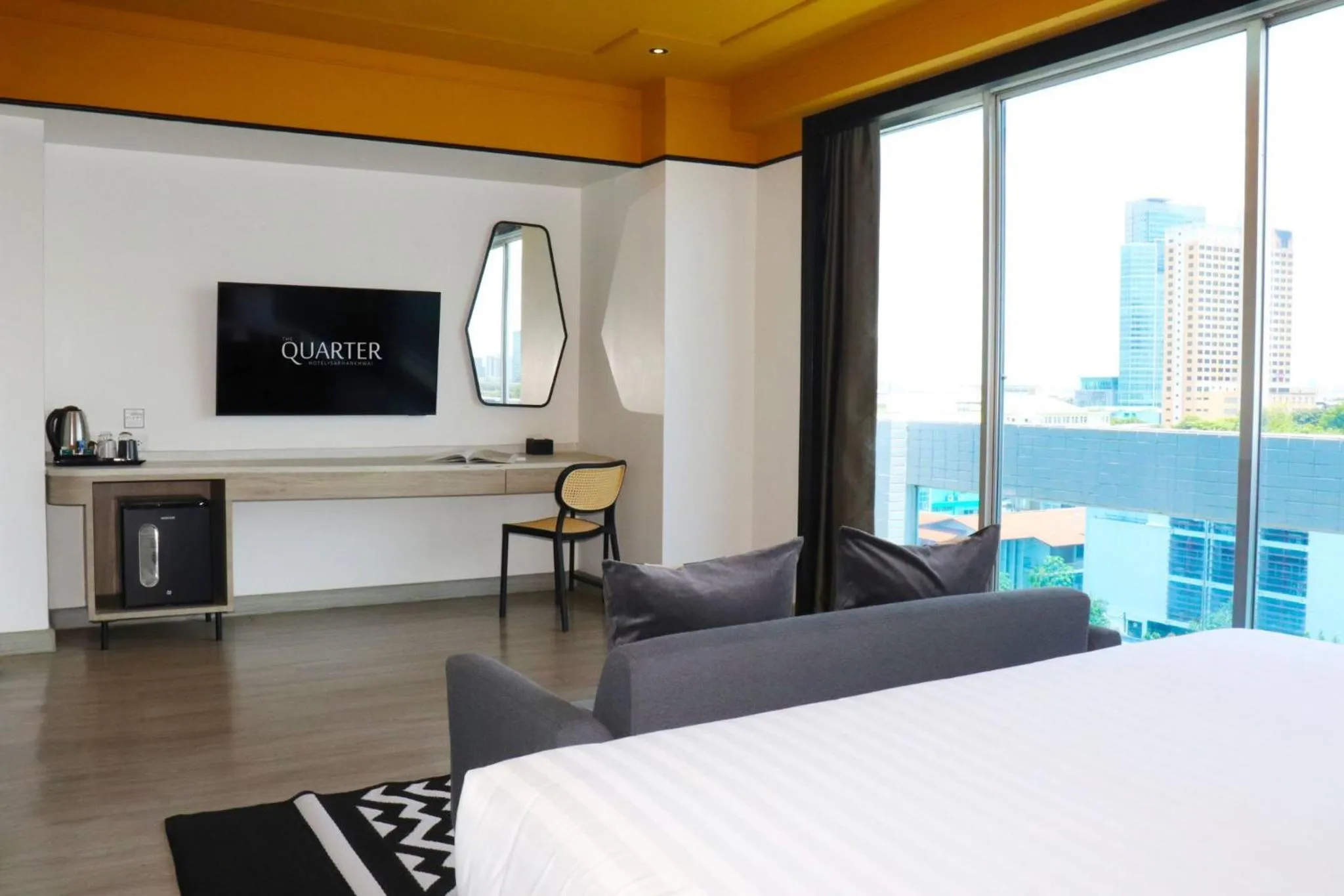 Bedroom, Bed in The Quarter Saphankhwai by UHG