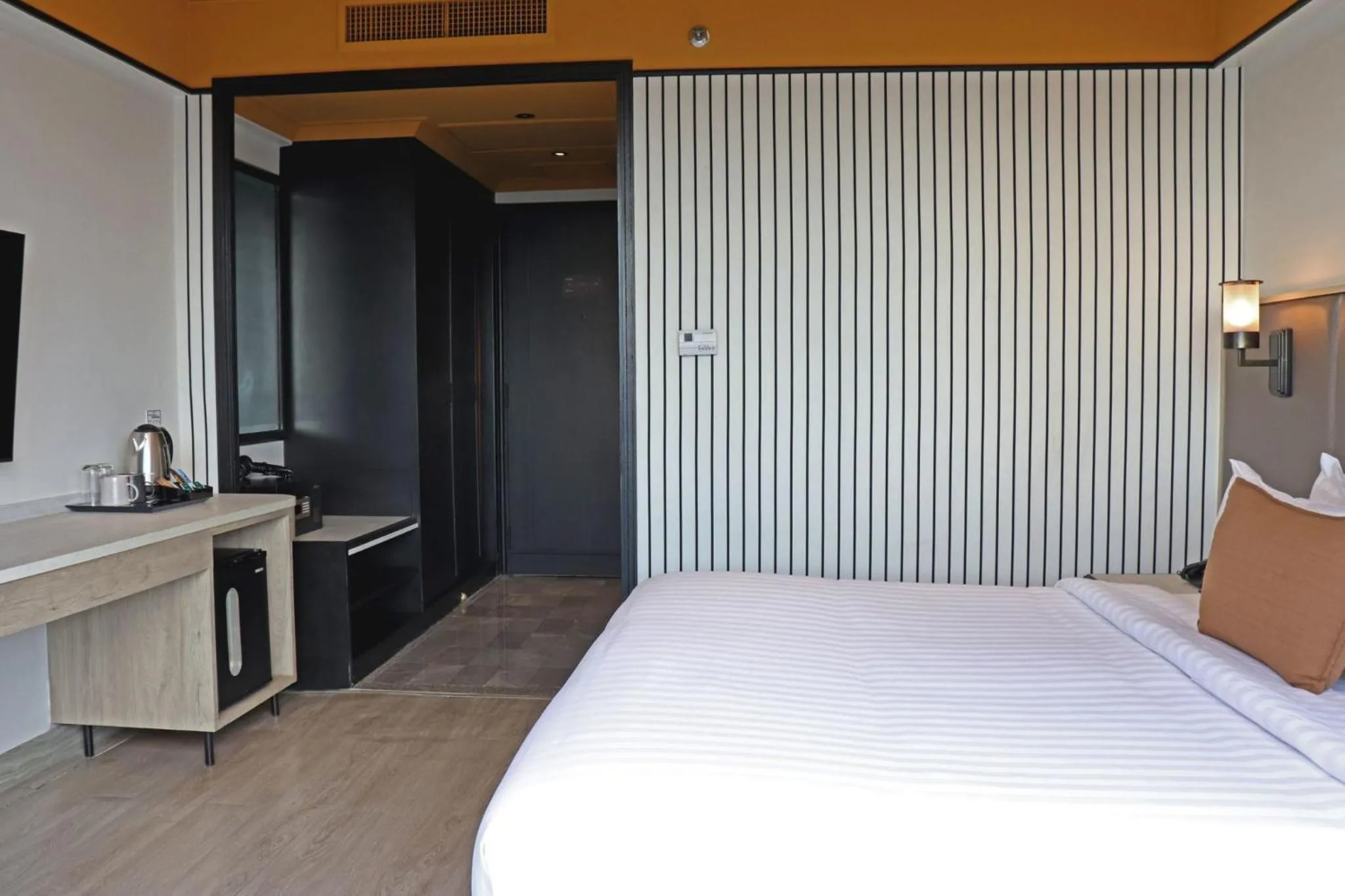 Bedroom, Bed in The Quarter Saphankhwai by UHG