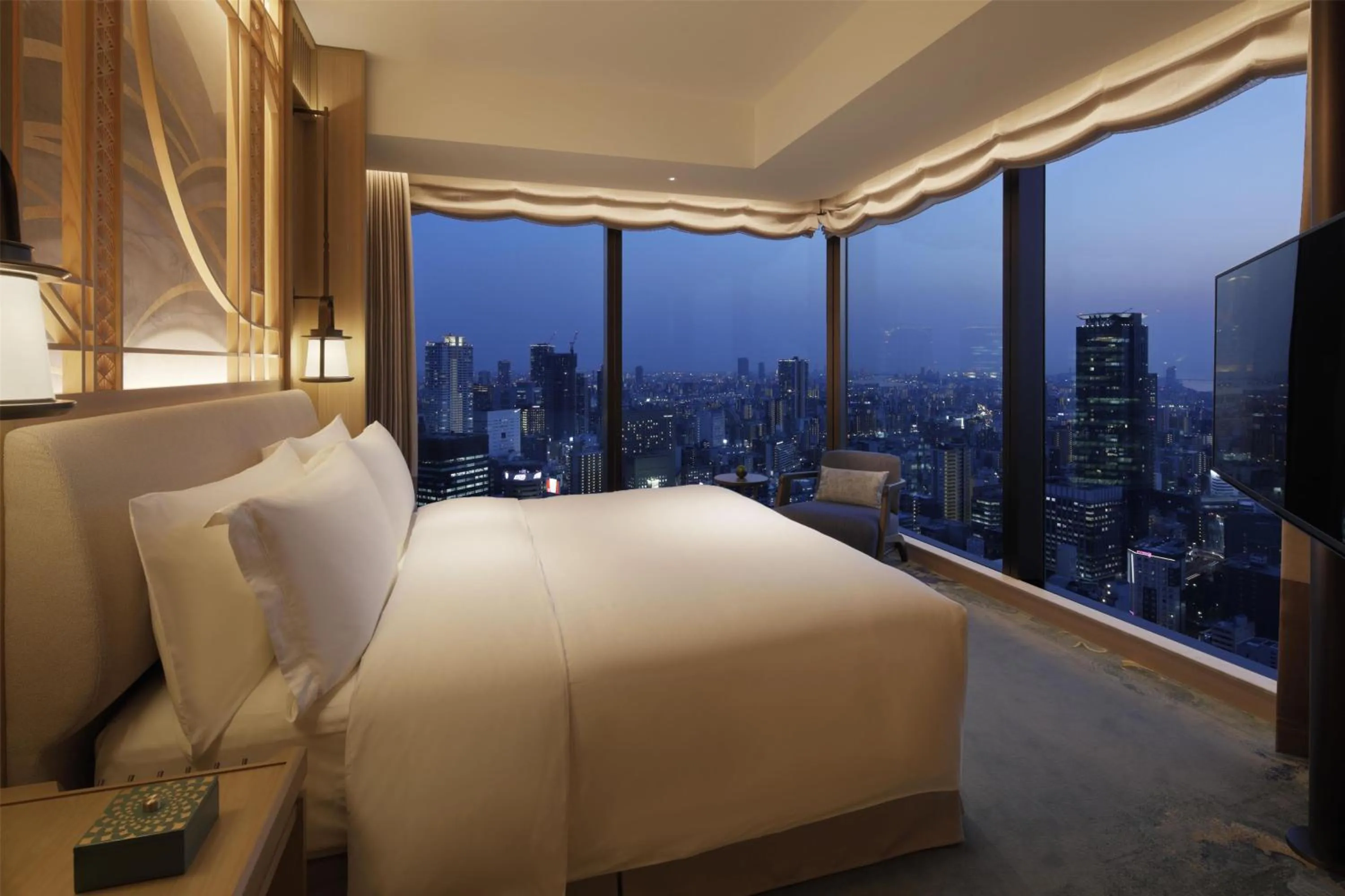 View (from property/room), Bed in Waldorf Astoria Osaka