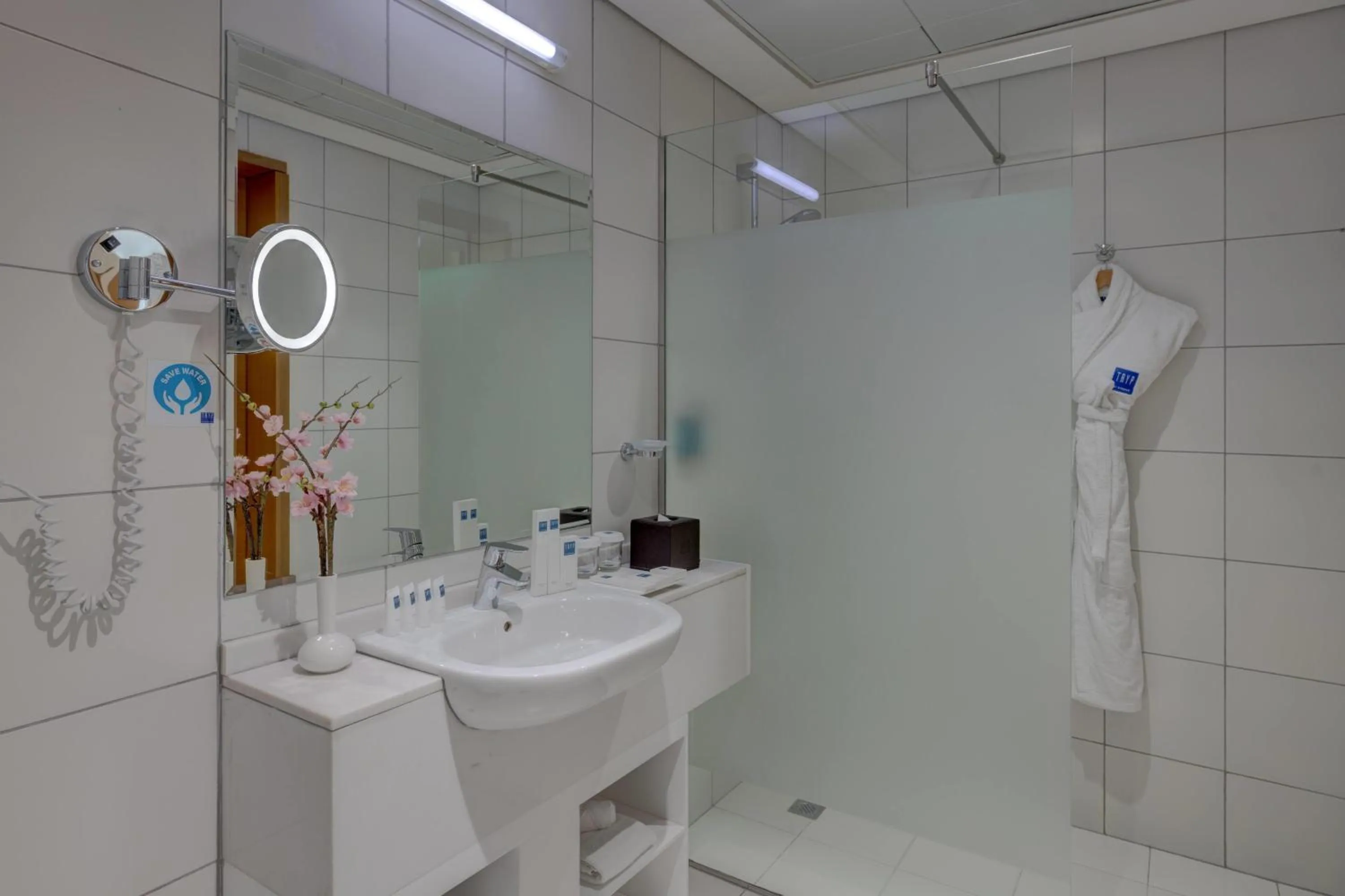 Bathroom in TRYP by Wyndham Abu Dhabi City Center