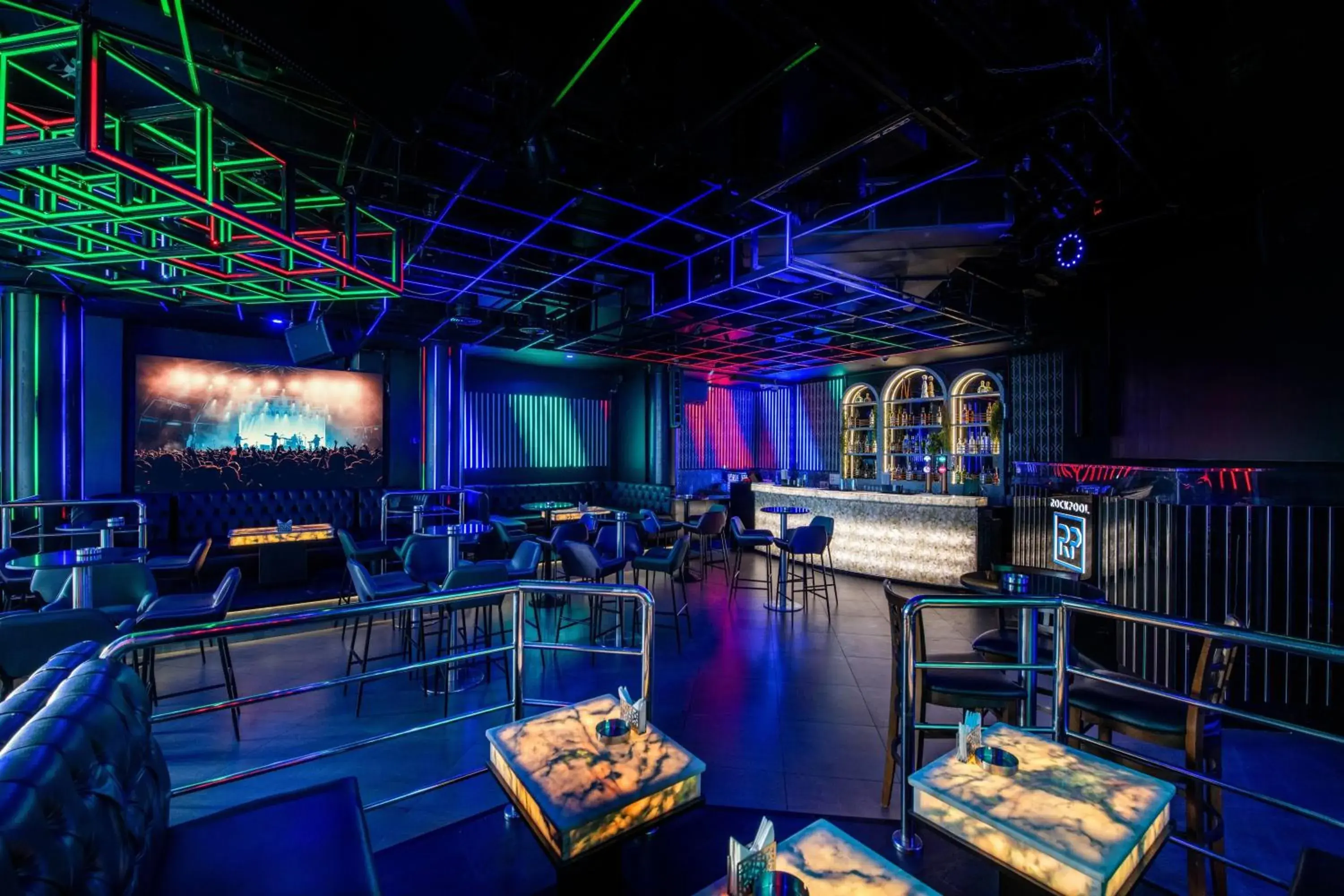 Lounge or bar in TRYP by Wyndham Abu Dhabi City Center Lounge or bar in TRYP by Wyndham Abu Dhabi City Center