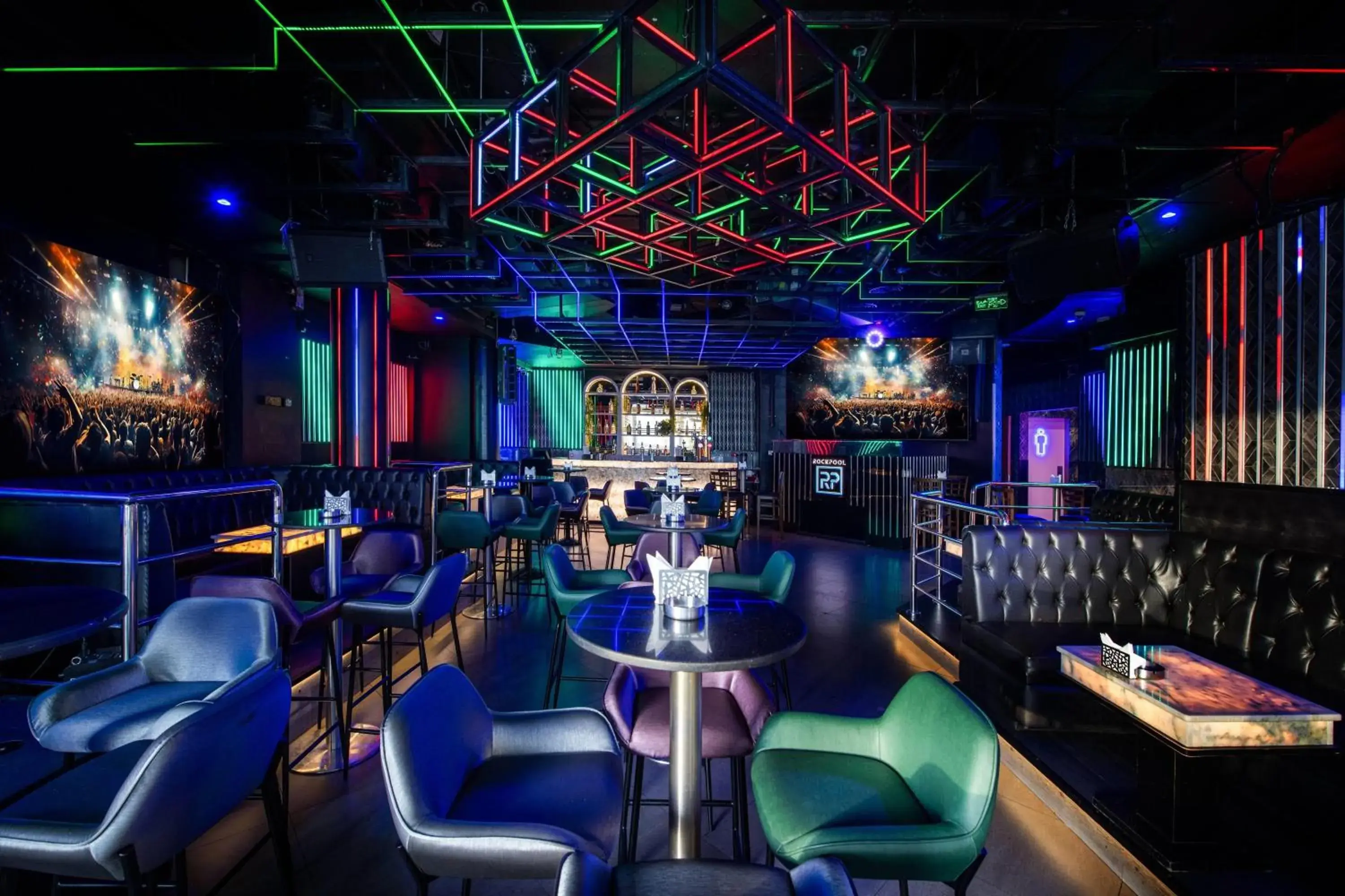 Lounge or bar in TRYP by Wyndham Abu Dhabi City Center Lounge or bar in TRYP by Wyndham Abu Dhabi City Center