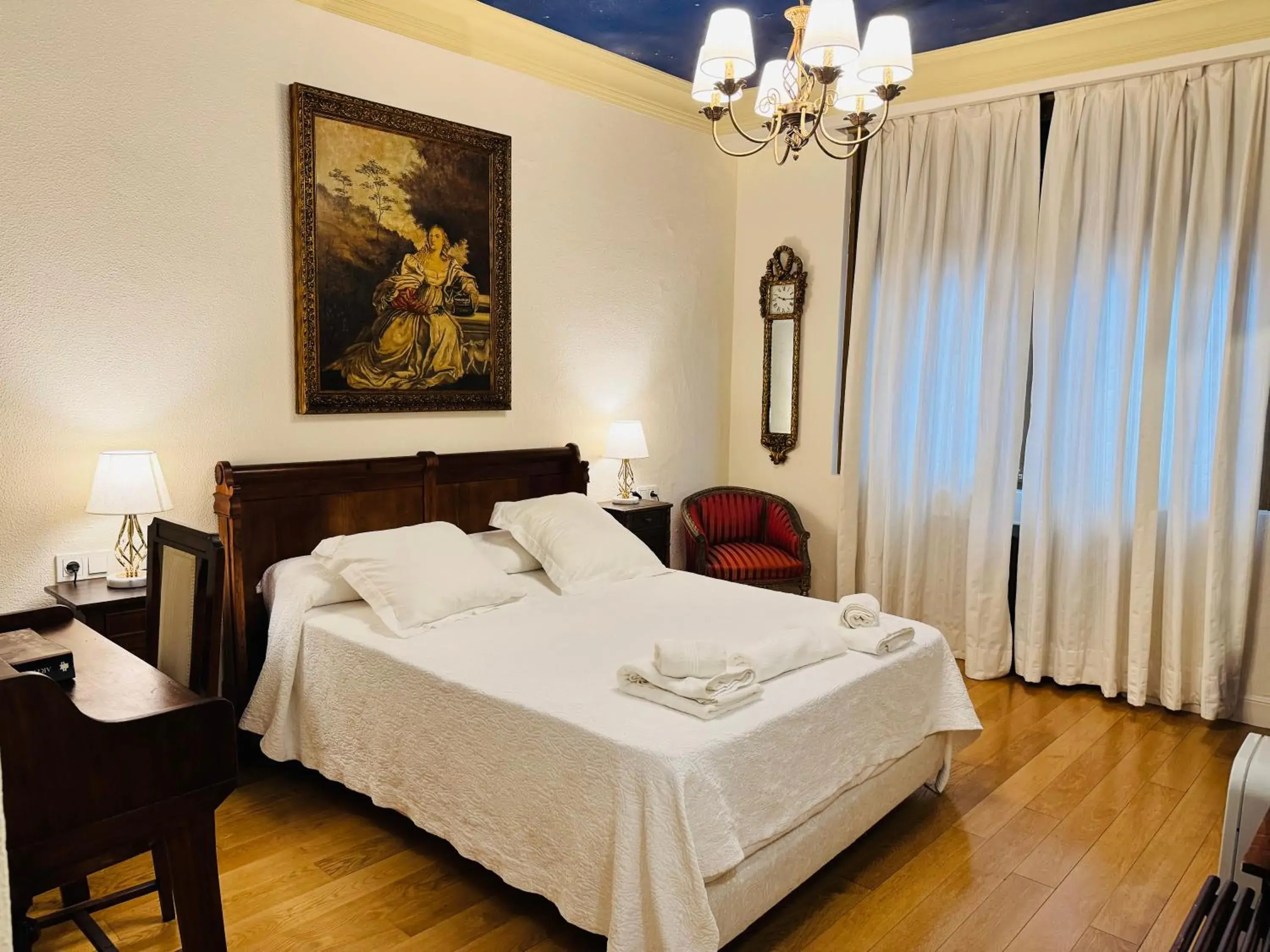 Double Room in Palacio Pampinot Double Room in Palacio Pampinot