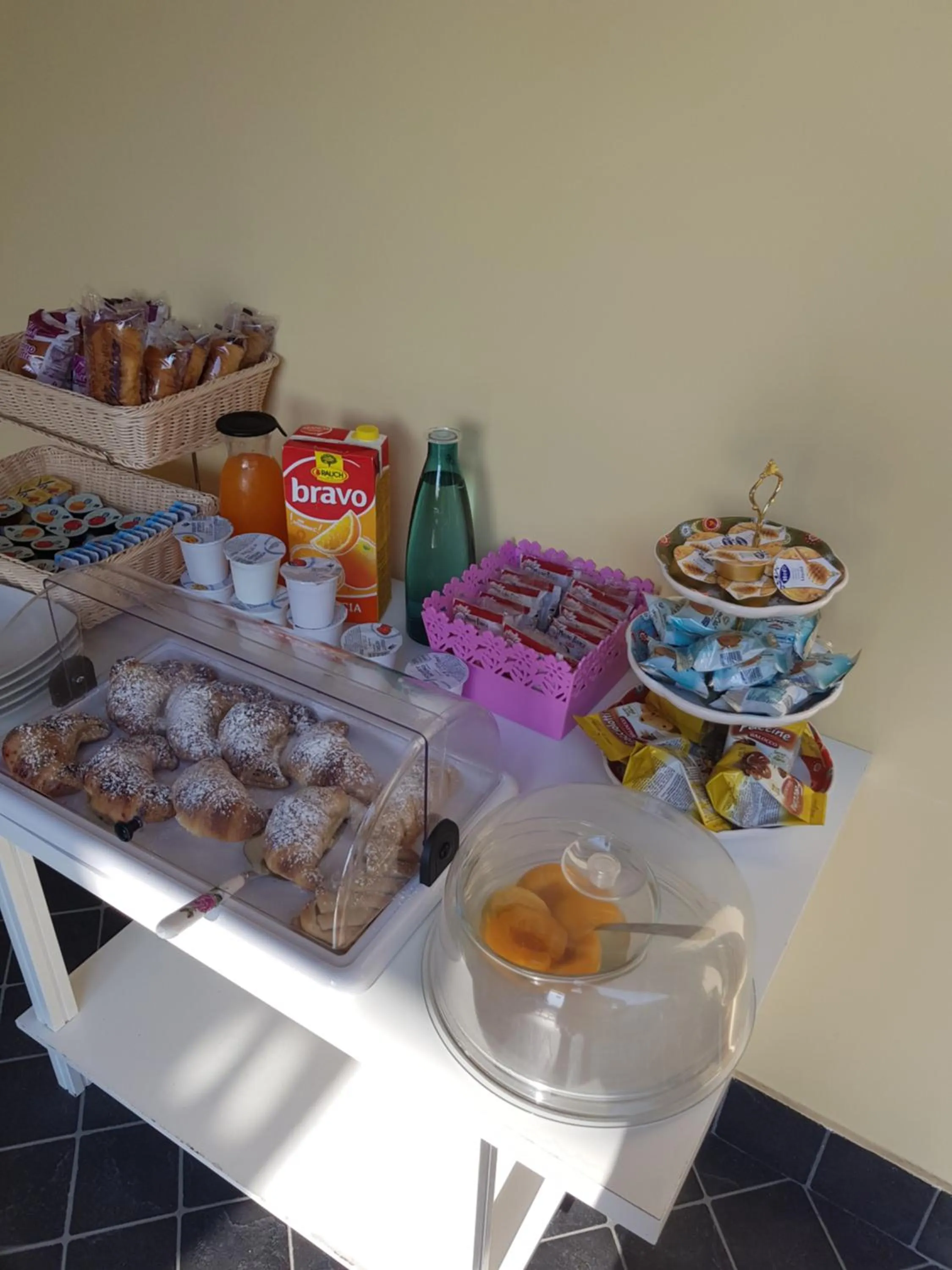 Buffet breakfast in B&B La Veduta