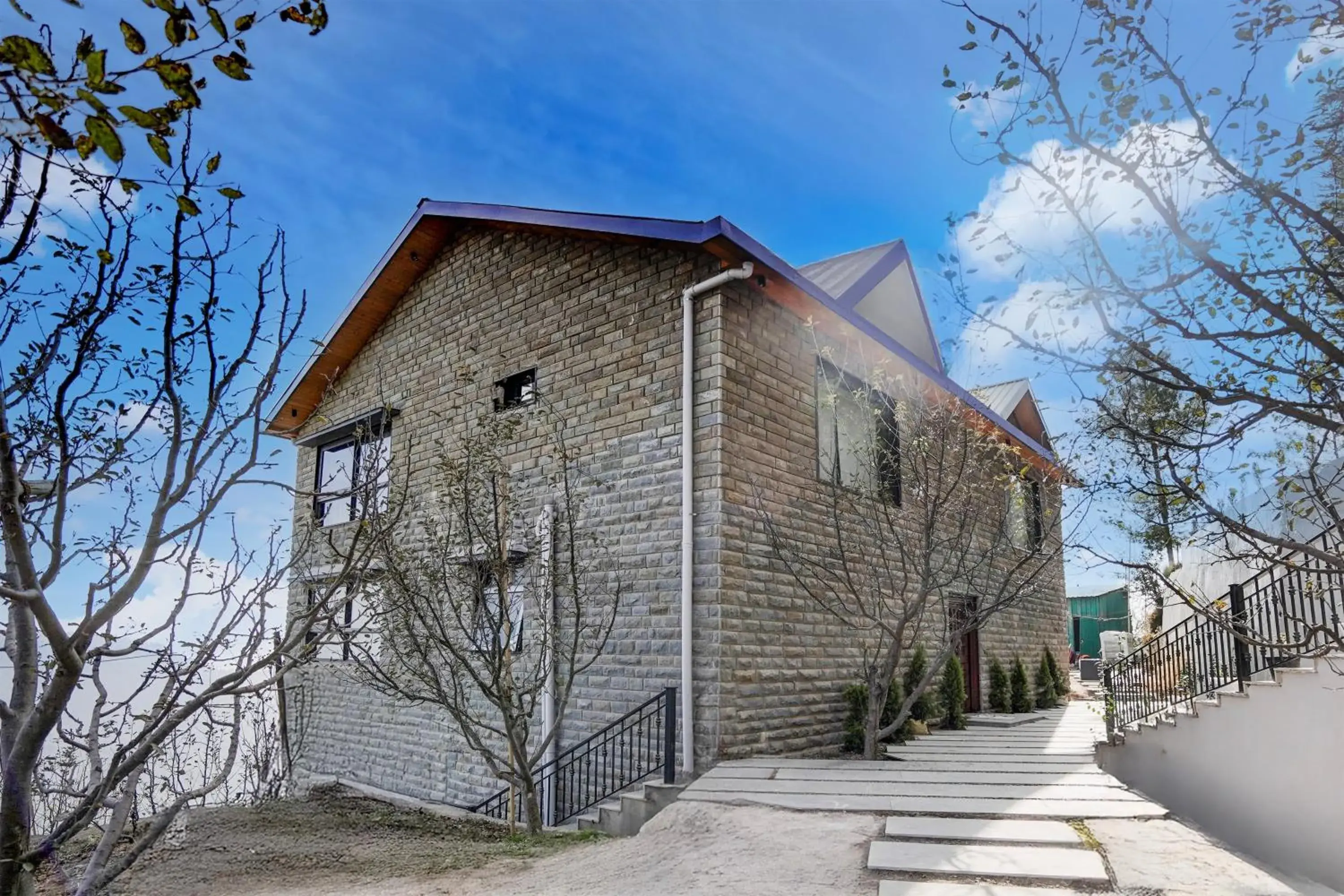 Facade/entrance in Sunday by CheckIn Premium 5 BHK Villa Mihika, Shimla Facade/entrance in Sunday by CheckIn Premium 5 BHK Villa Mihika, Shimla