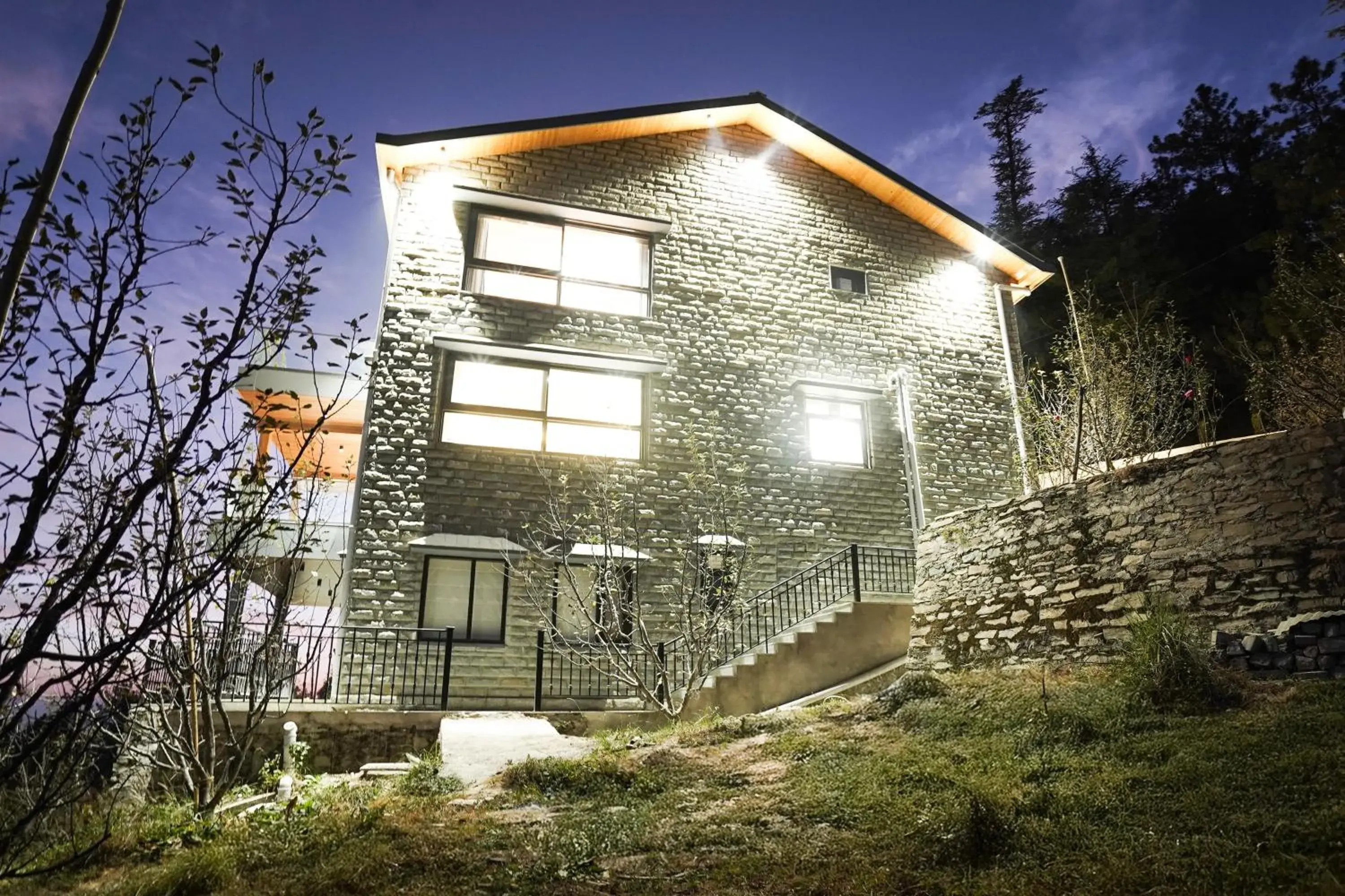 Facade/entrance in Sunday by CheckIn Premium 5 BHK Villa Mihika, Shimla Facade/entrance in Sunday by CheckIn Premium 5 BHK Villa Mihika, Shimla