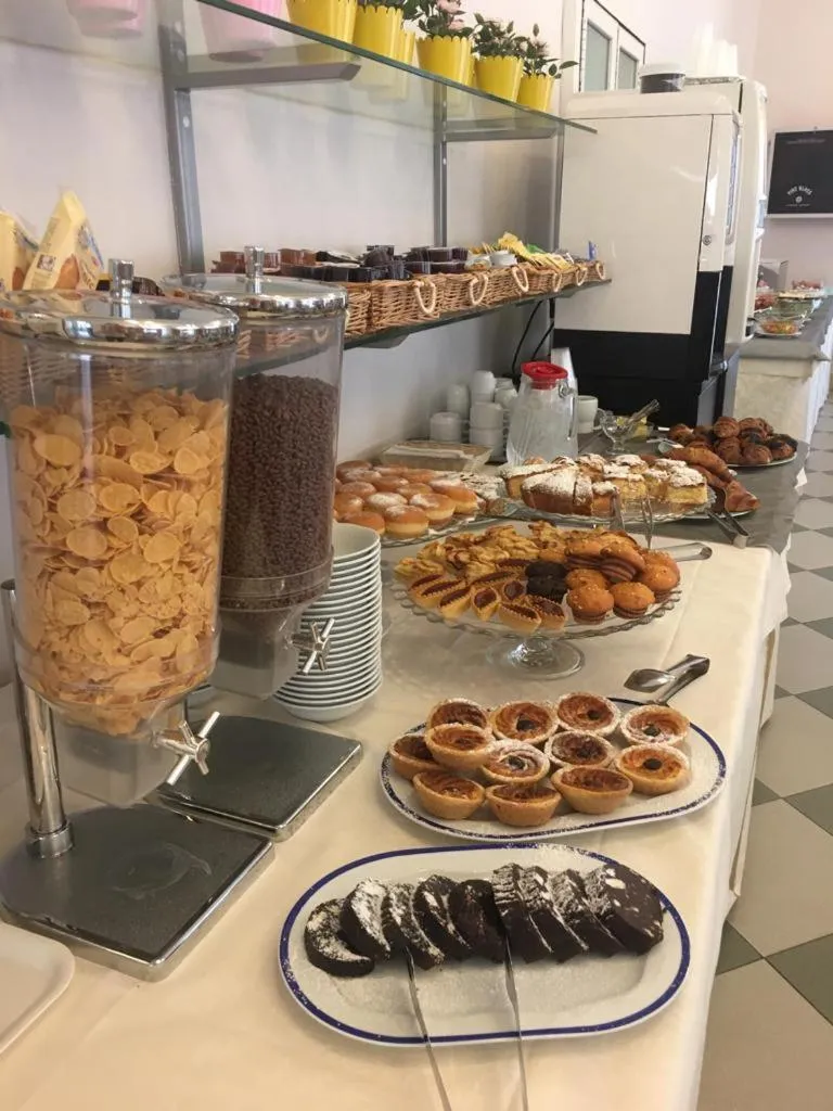 Buffet breakfast in Hotel Bahia