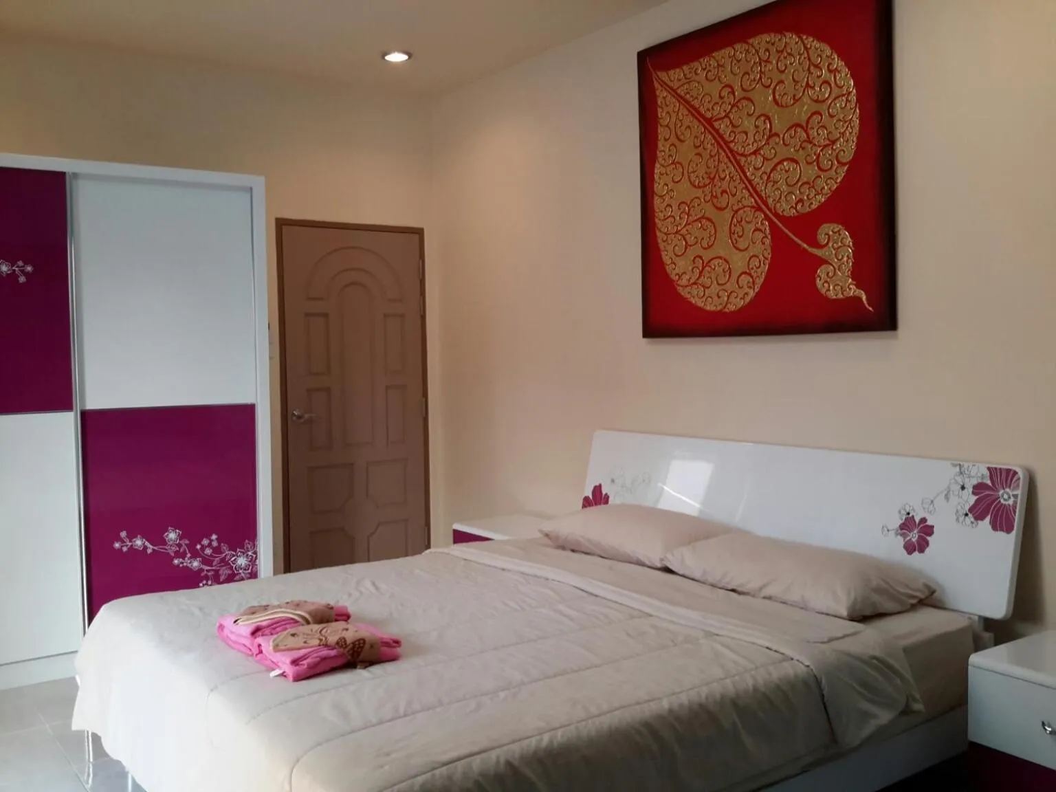 Bed in Donchai House Guest House& Cafe