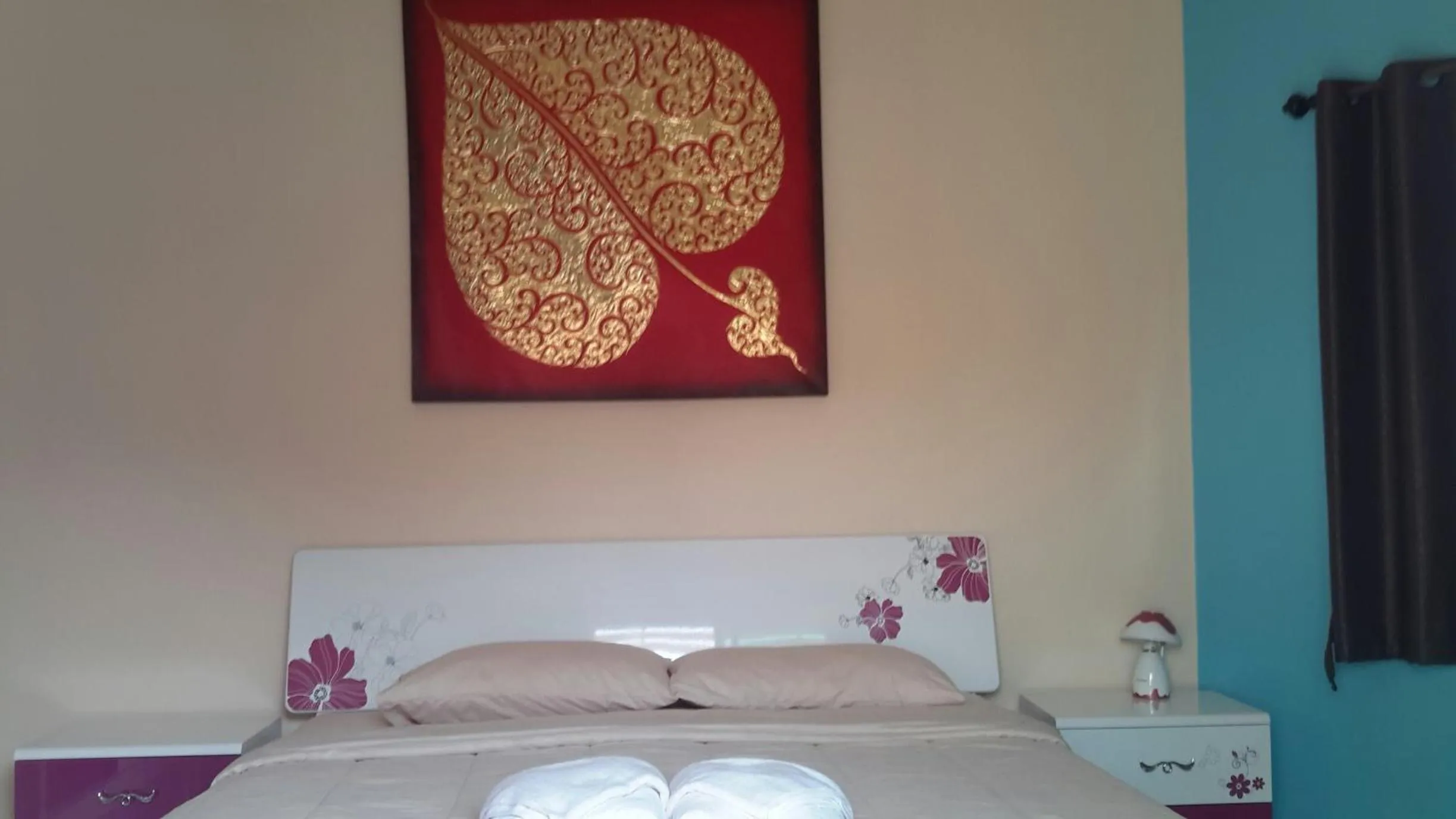 Bed in Donchai House Guest House& Cafe