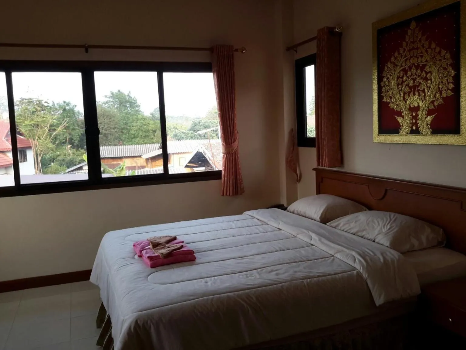 Bed in Donchai House Guest House& Cafe