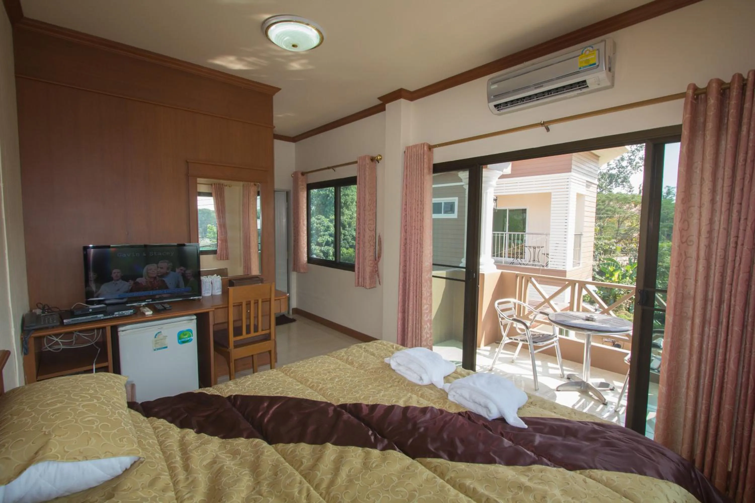 Bed in Donchai House Guest House& Cafe