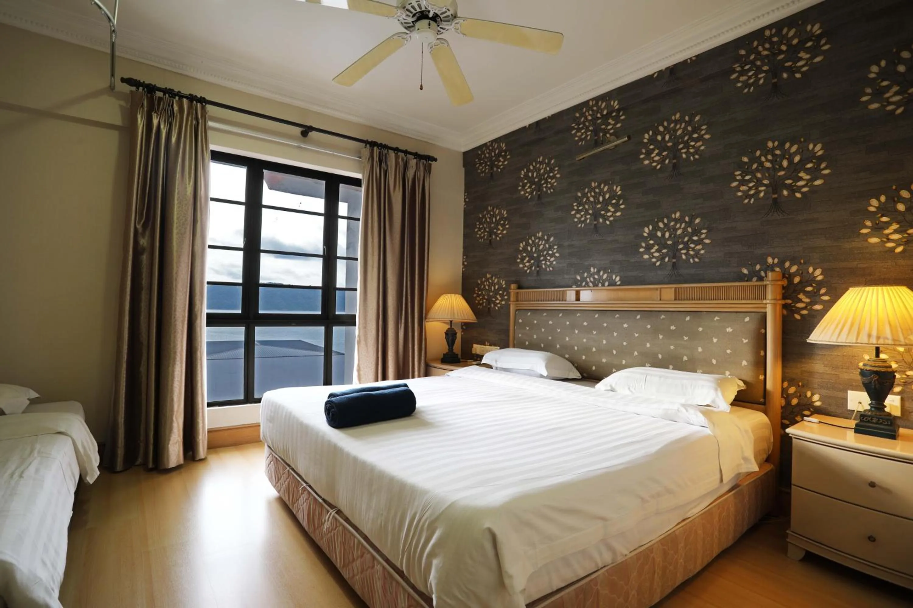 Bed in KK Vacation Apartments-Marina Court - STAY AND GET CASH REBATE