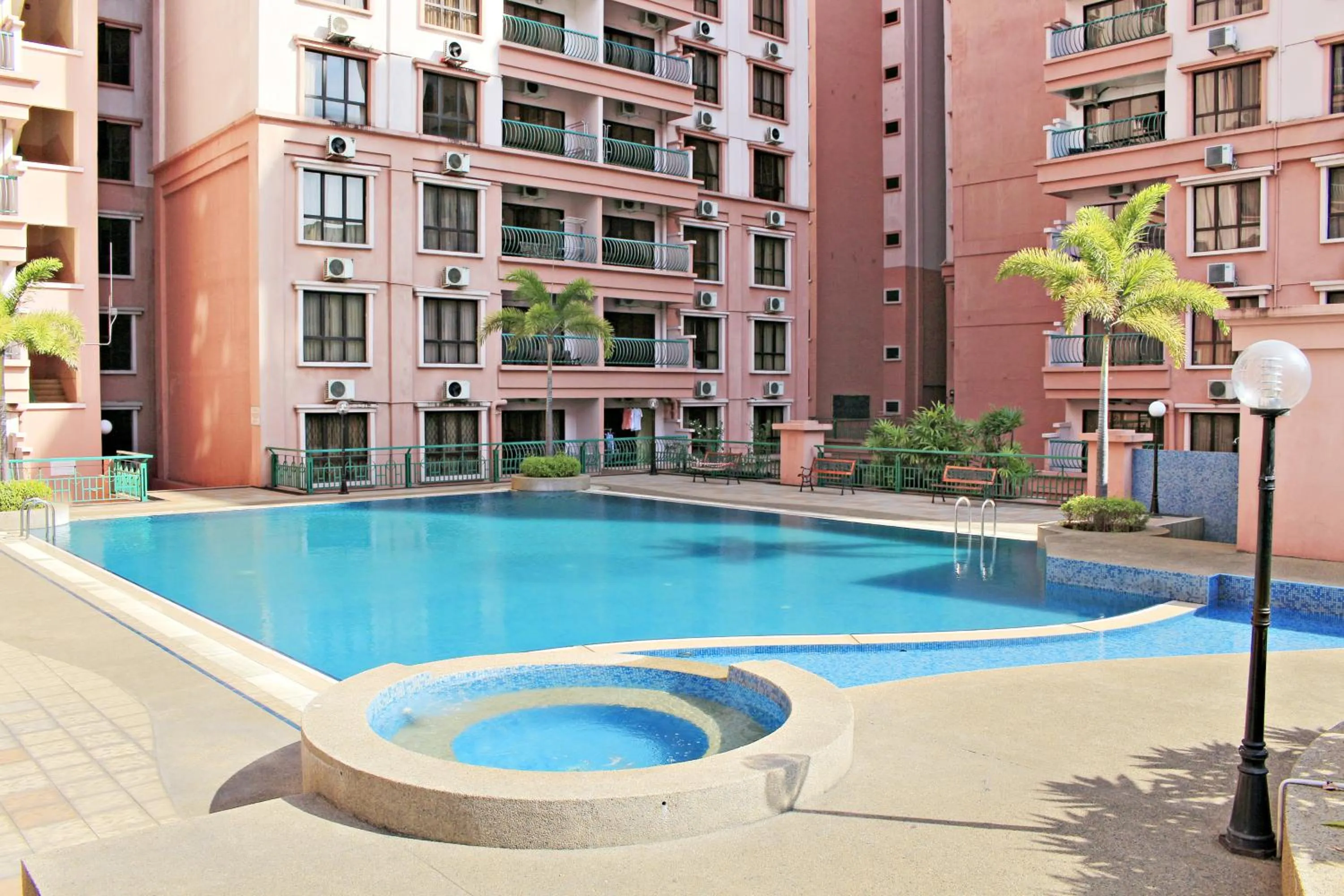 On site in KK Vacation Apartments-Marina Court - STAY AND GET CASH REBATE