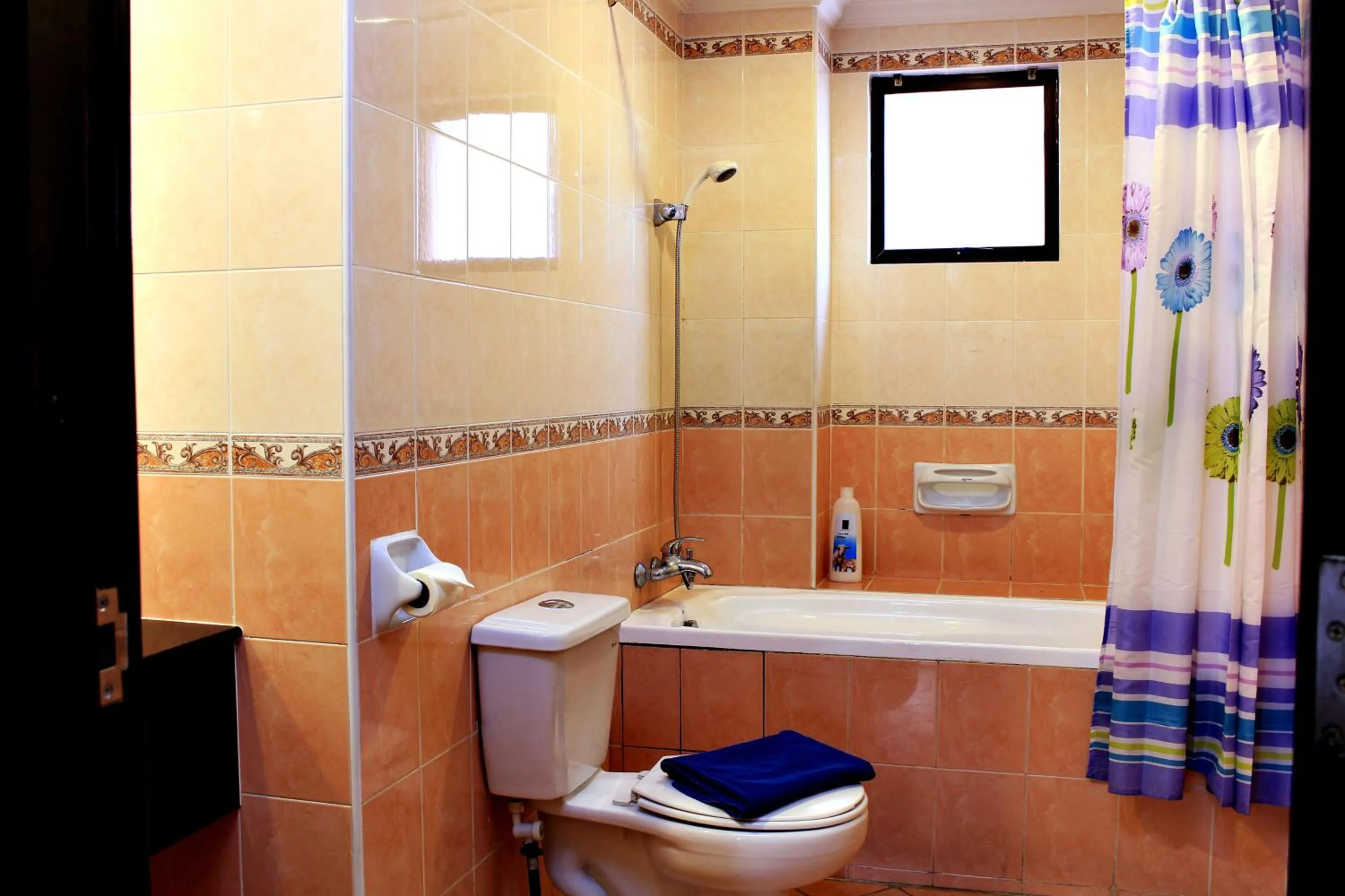 Shower in KK Vacation Apartments-Marina Court - STAY AND GET CASH REBATE