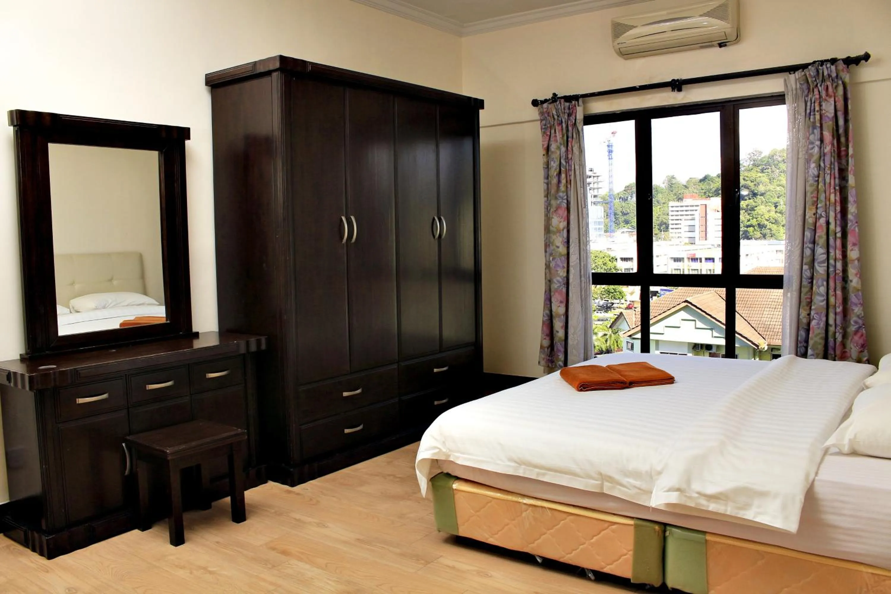 Bed in KK Vacation Apartments-Marina Court - STAY AND GET CASH REBATE