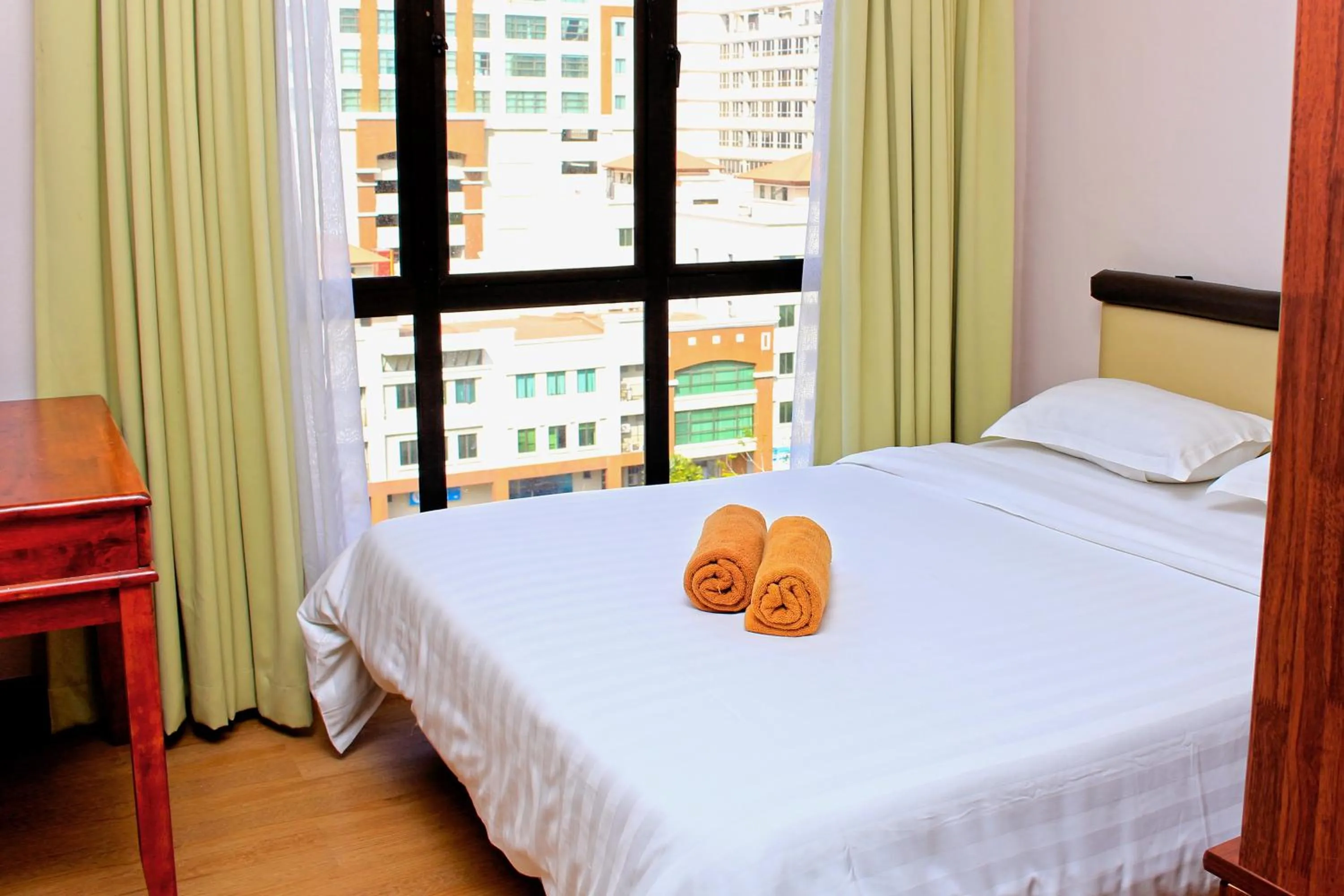 Bed in KK Vacation Apartments-Marina Court - STAY AND GET CASH REBATE