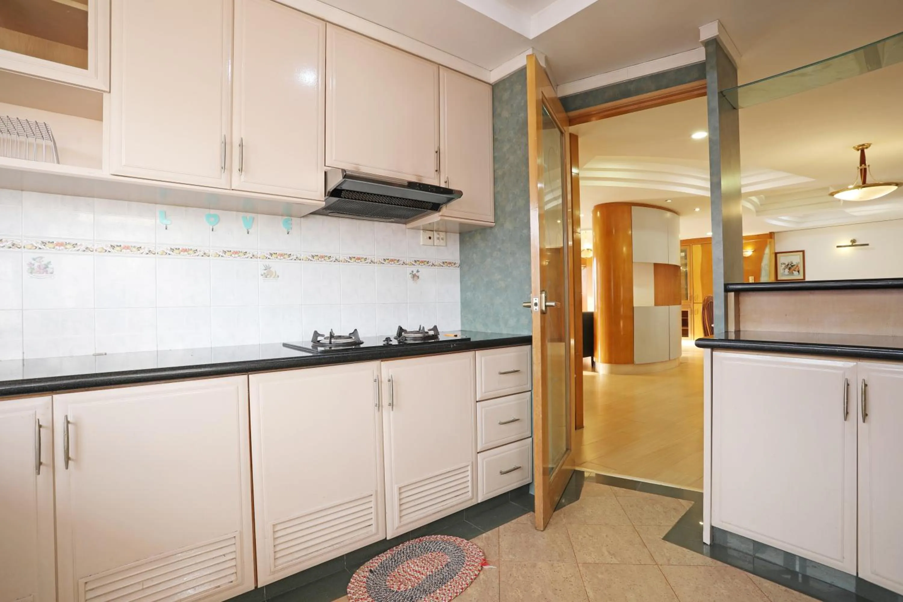 Kitchen or kitchenette in KK Vacation Apartments-Marina Court - STAY AND GET CASH REBATE