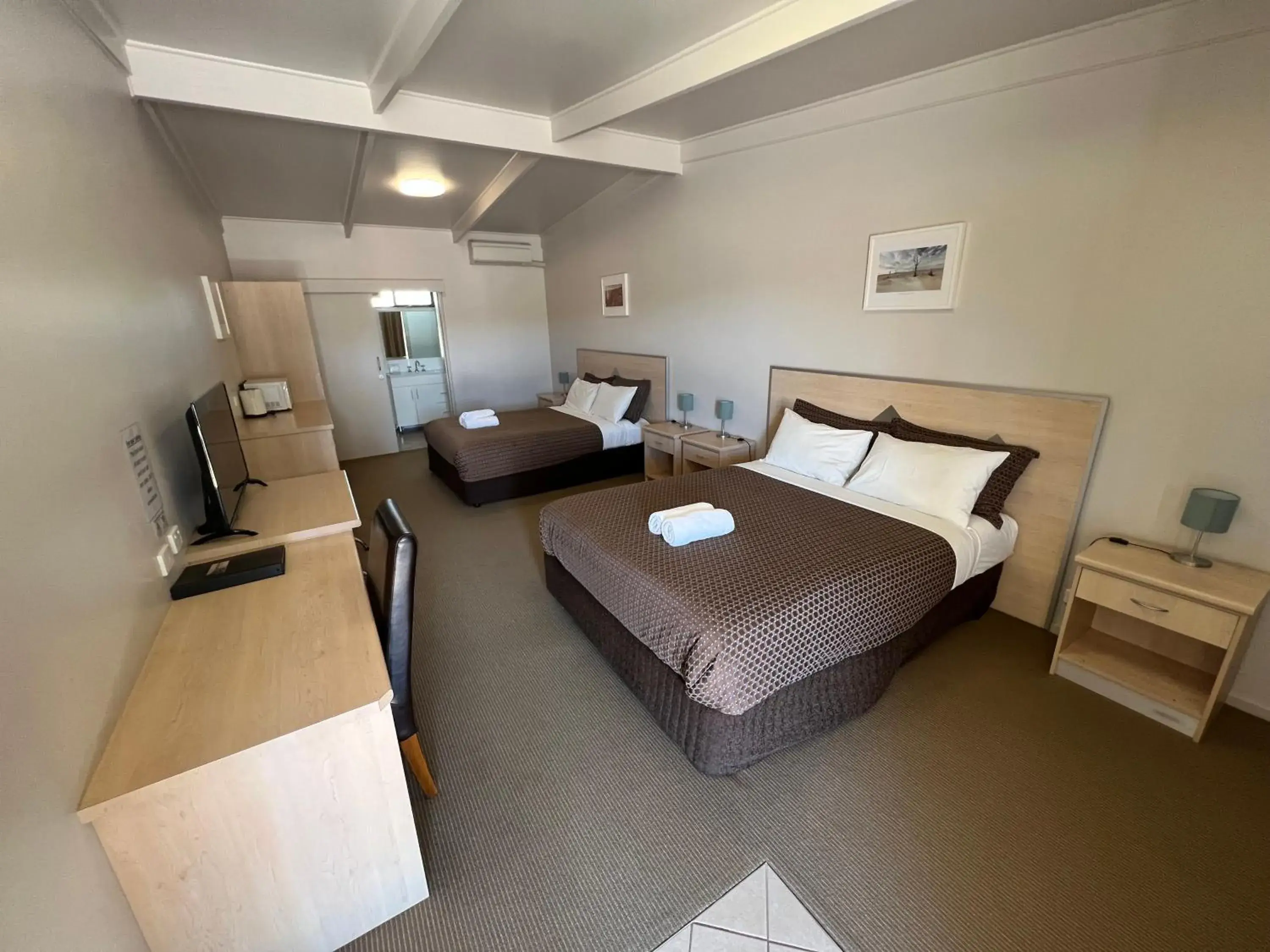 Large Twin Room in Highway One Motel Large Twin Room in Highway One Motel