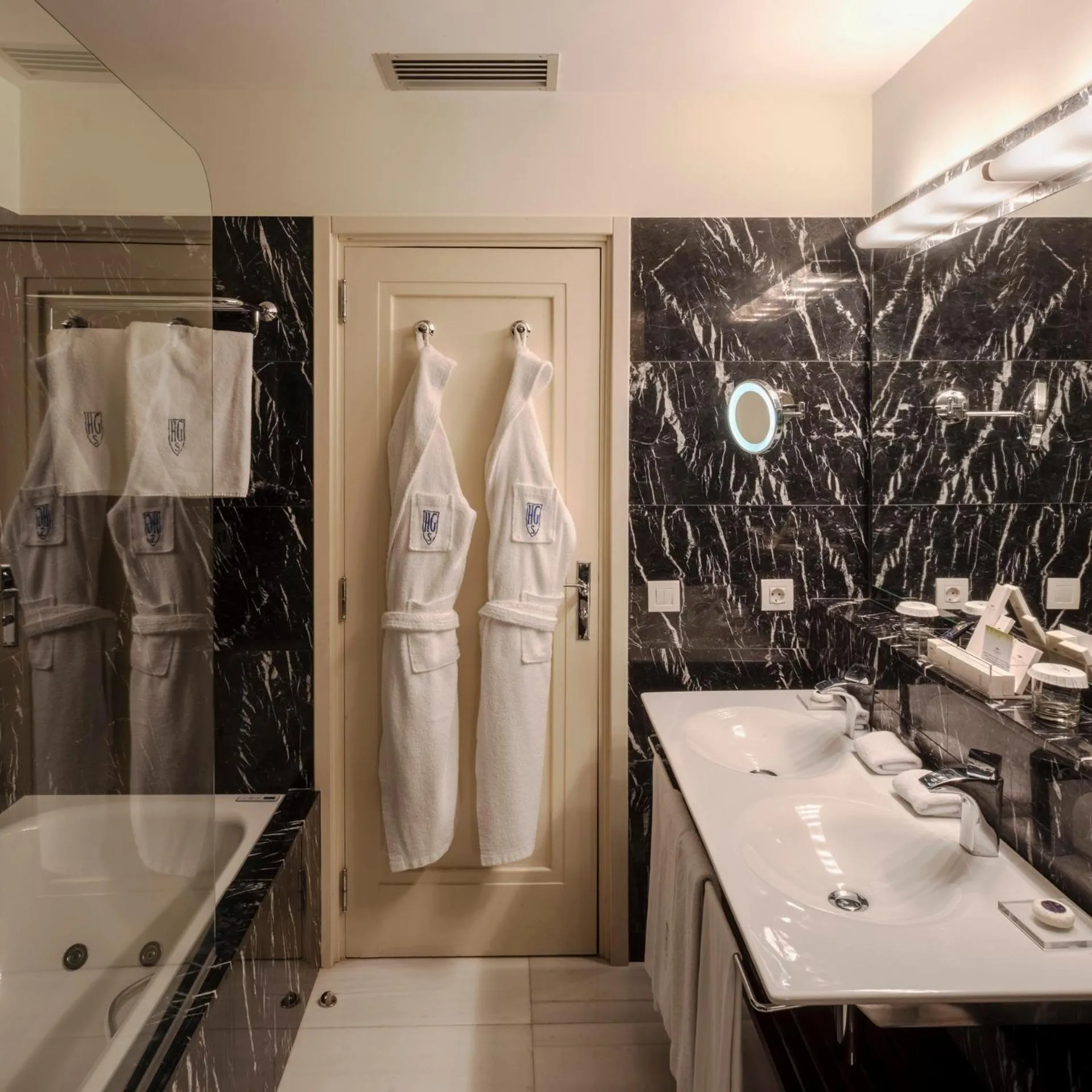 Shower in Hostal de la Gavina GL - The Leading Hotels of the World