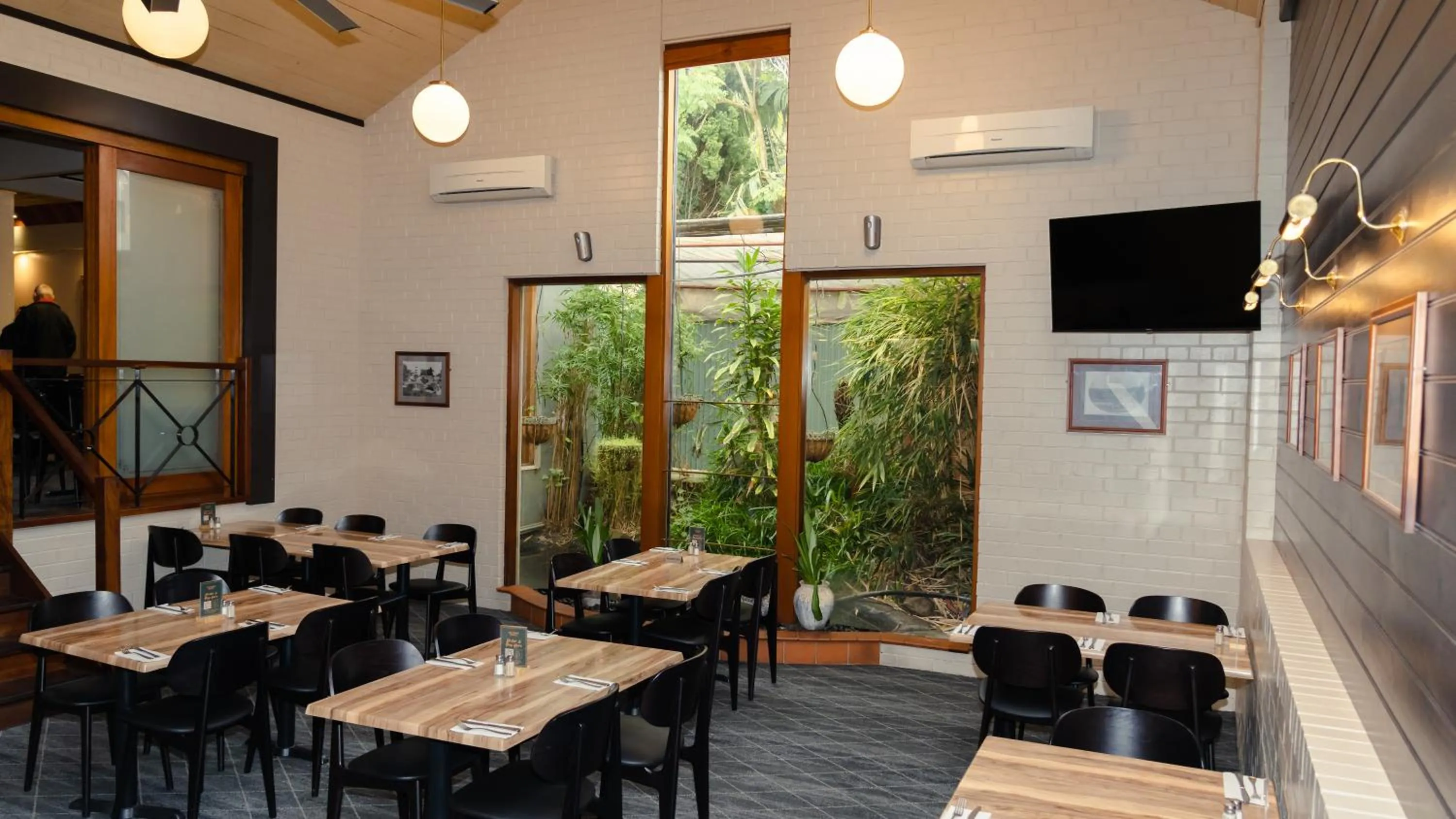 Restaurant/places to eat in Victoria Hotel Strathalbyn