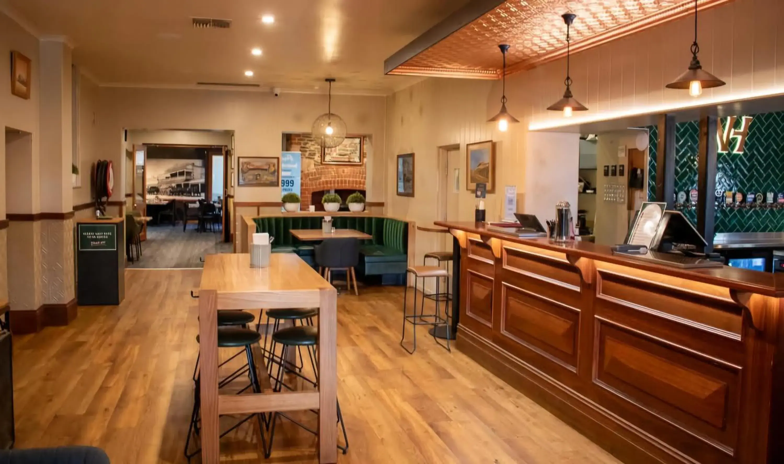 Lounge or bar in Victoria Hotel Strathalbyn Lounge or bar in Victoria Hotel Strathalbyn