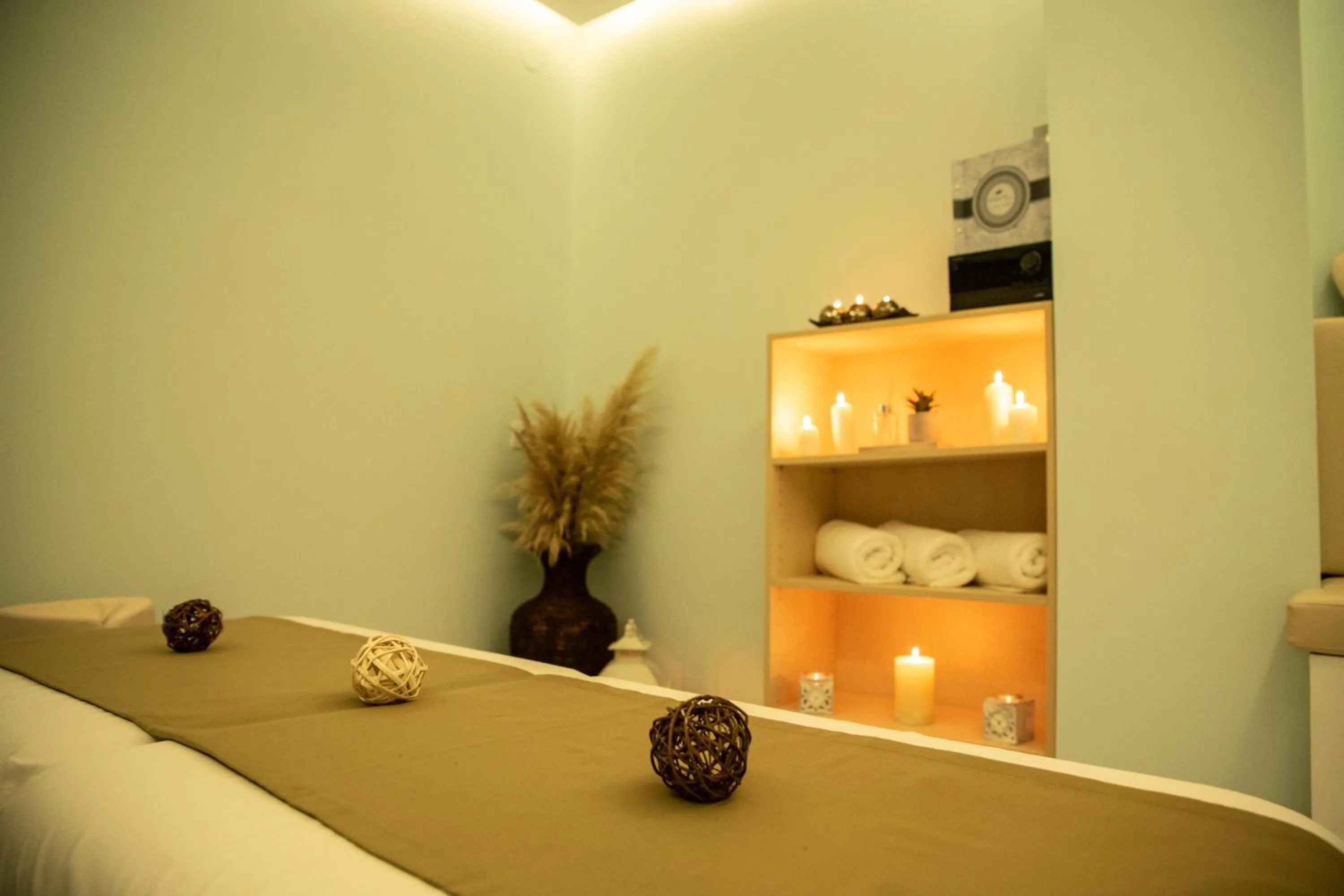 Massage, Bed in Lagaria Hotel